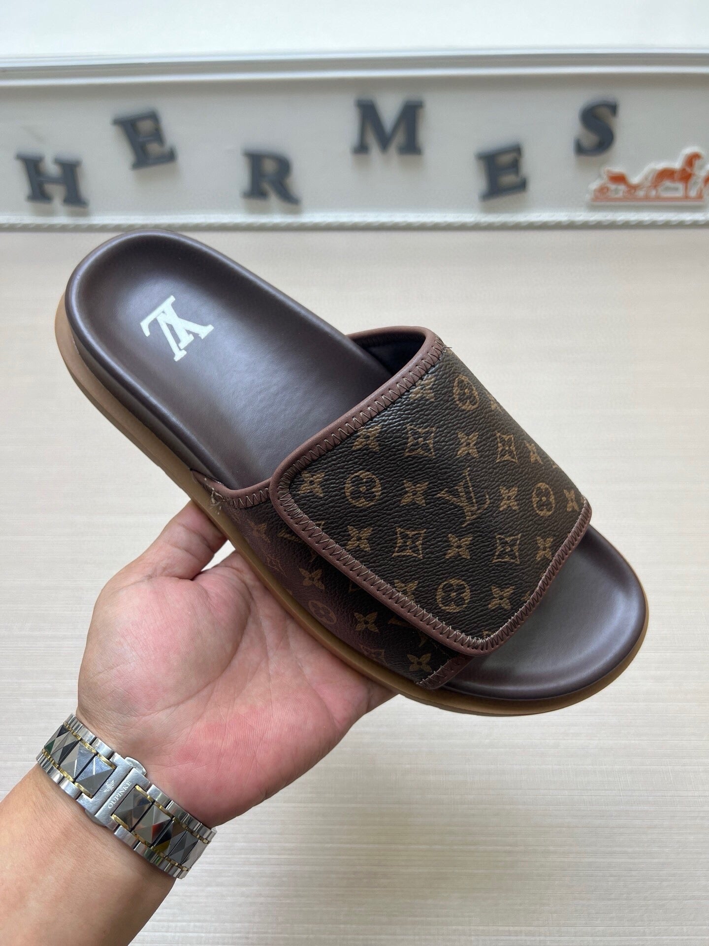 5WE246Z Popular Slippers