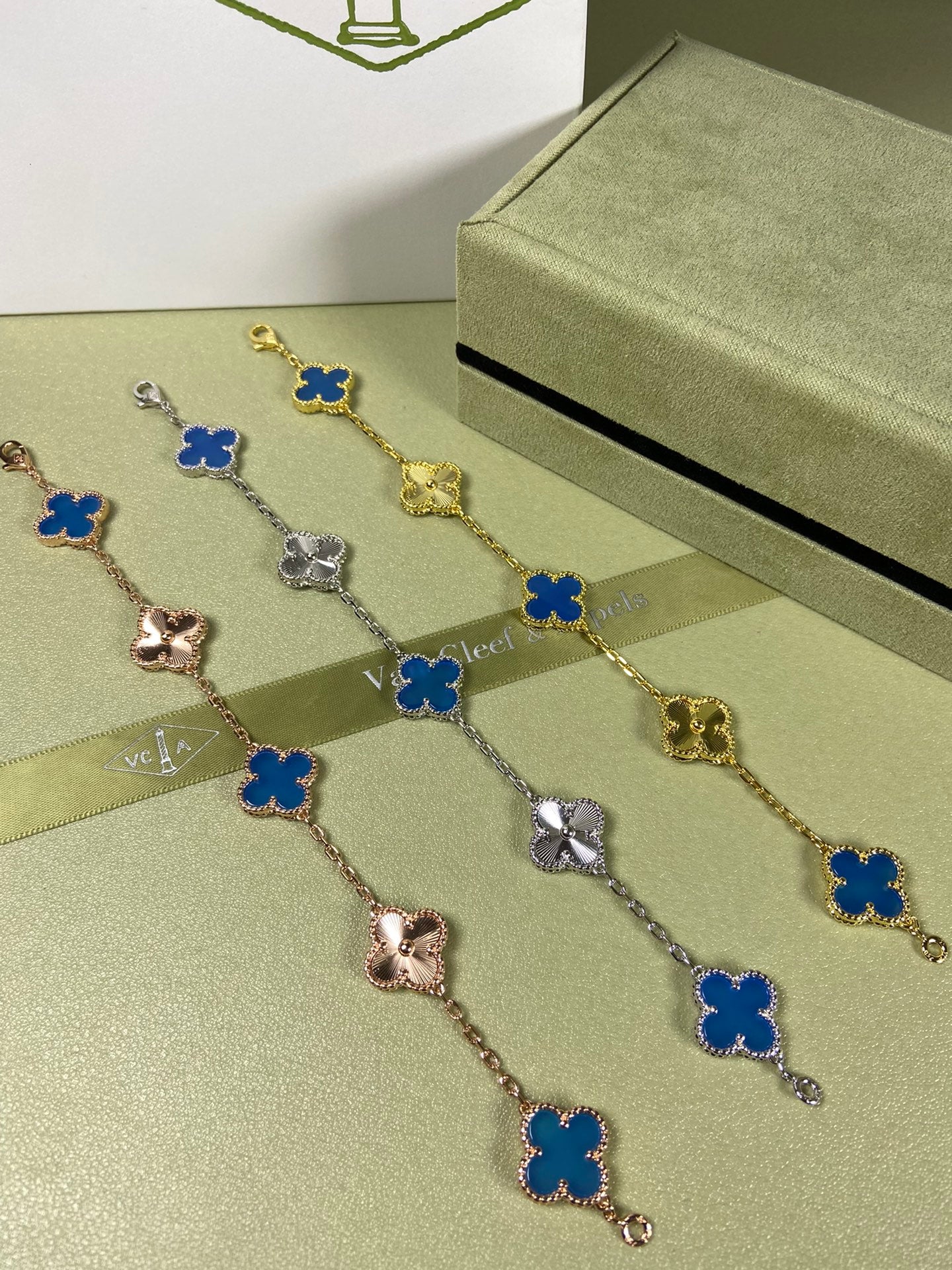 5XVA181K  Popular bracelets  5 flowers normal size1.5cm flower