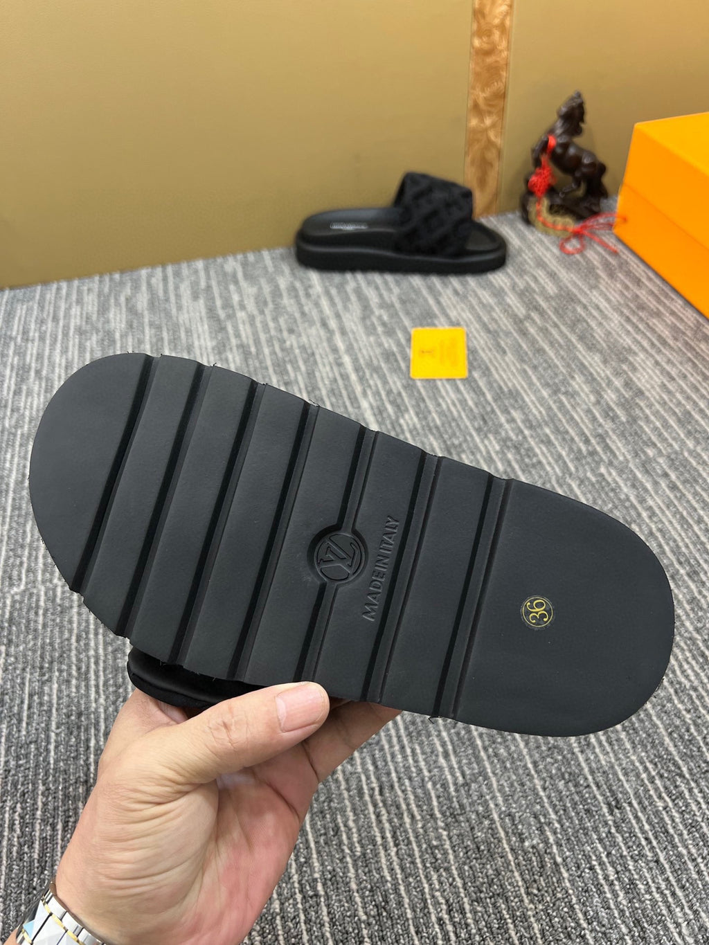 5YE116Z Popular Slippers