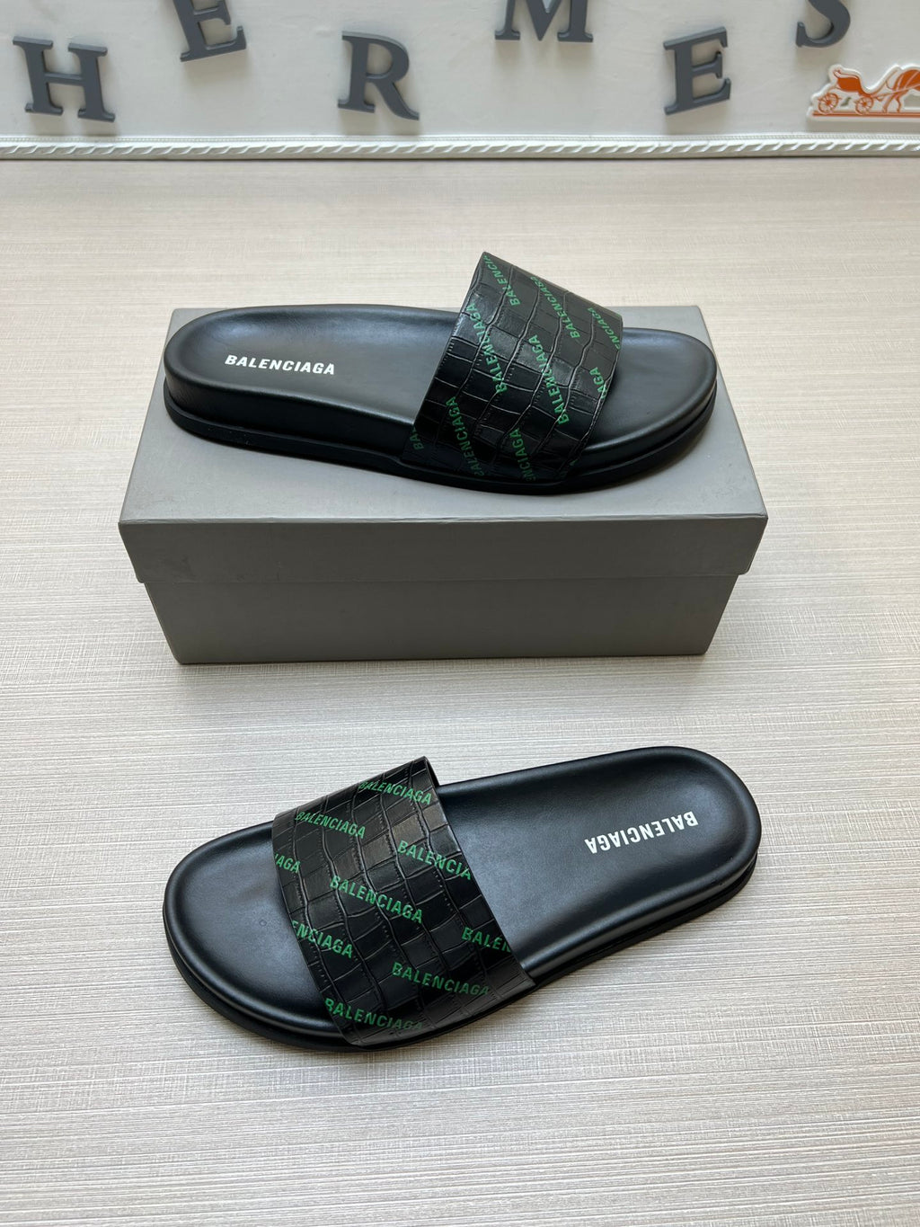 54J99Z Popular slippers