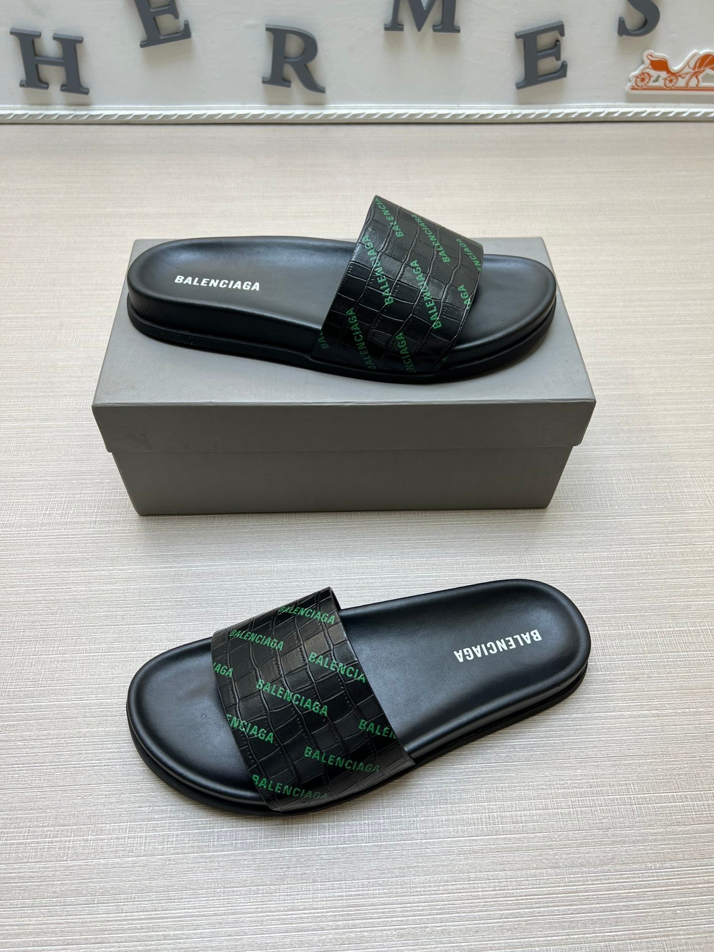 54J99Z Popular slippers