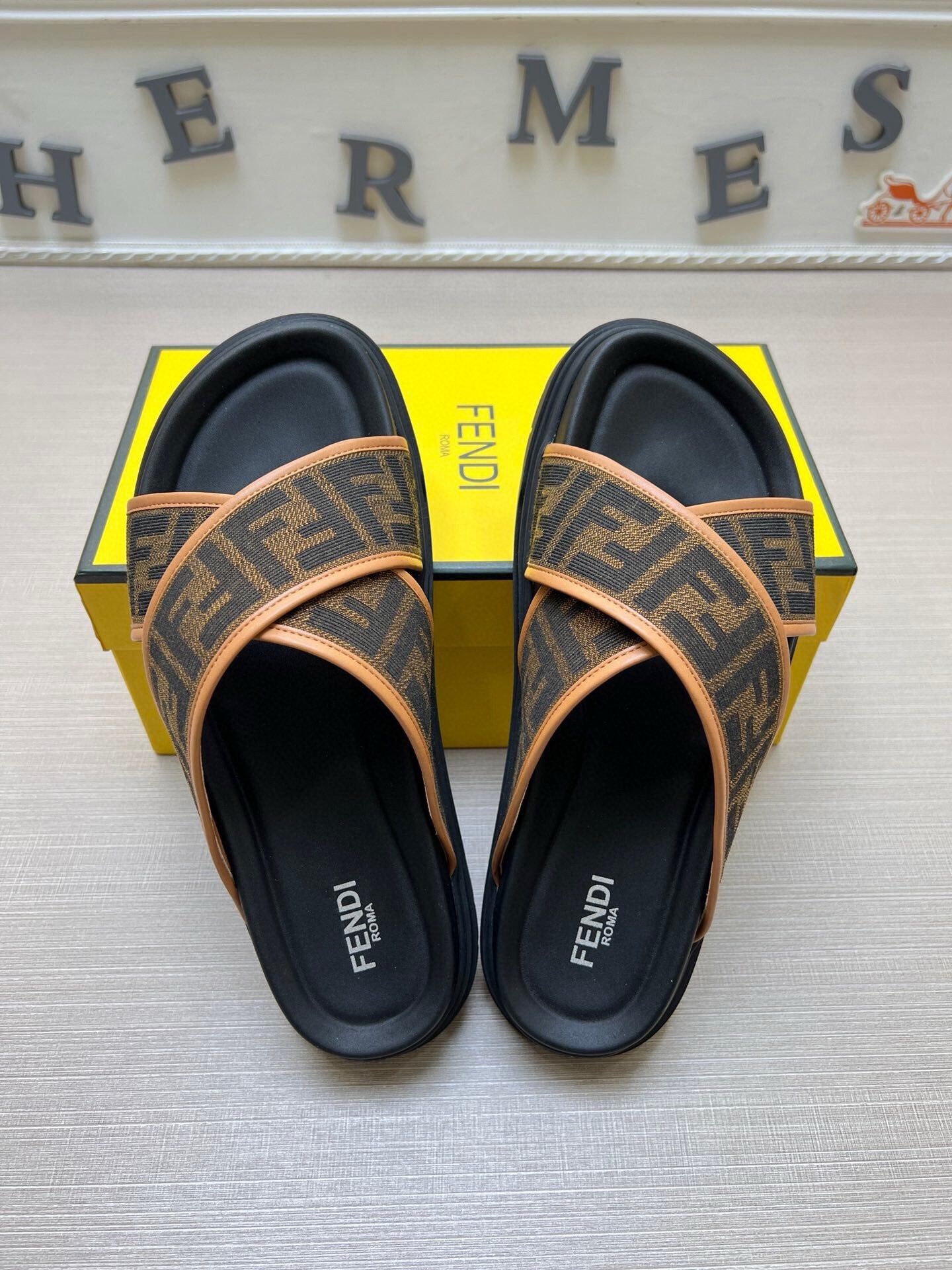 5LF224Z Popular Slippers