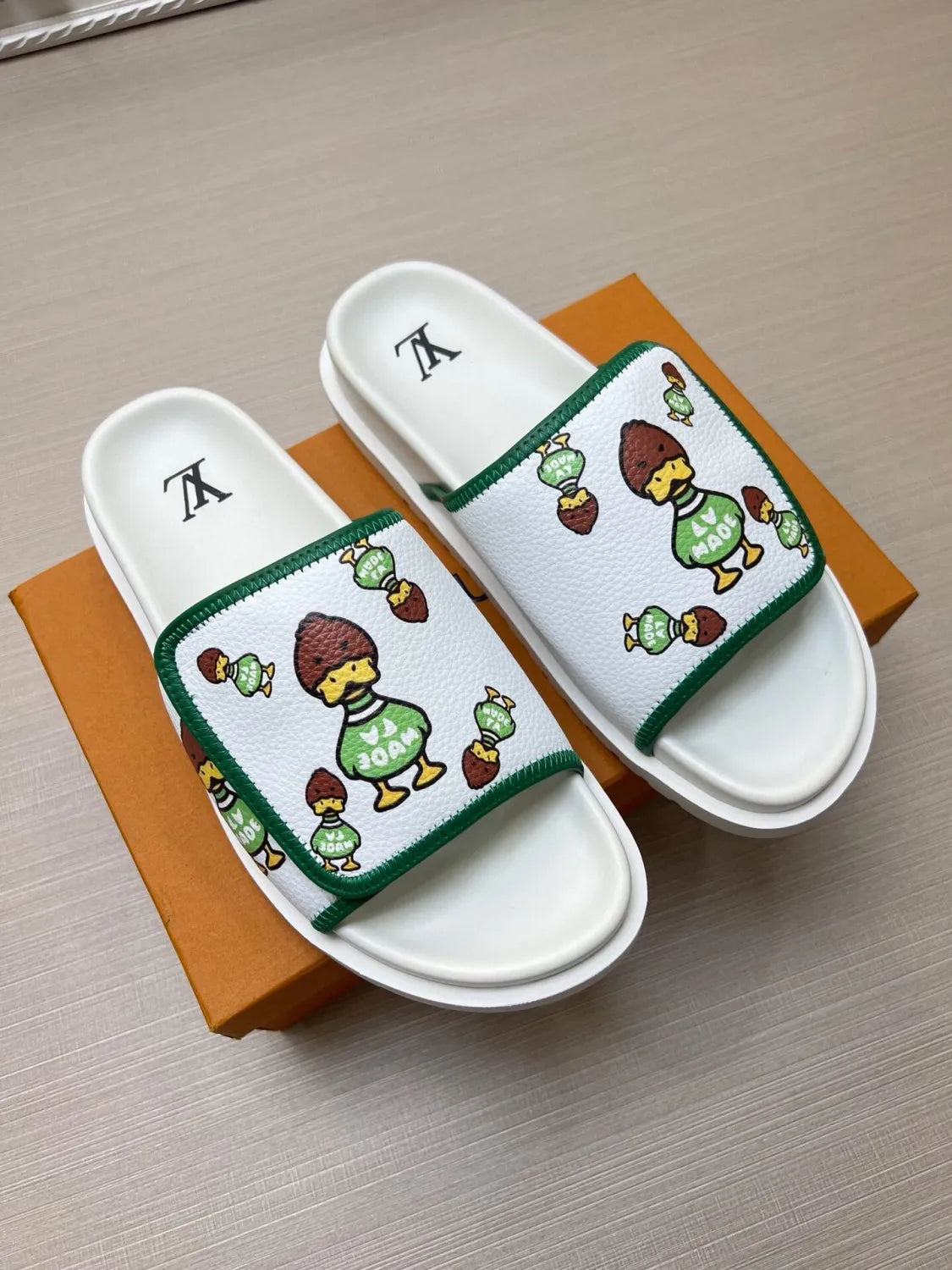 5WE248Z Popular Slippers