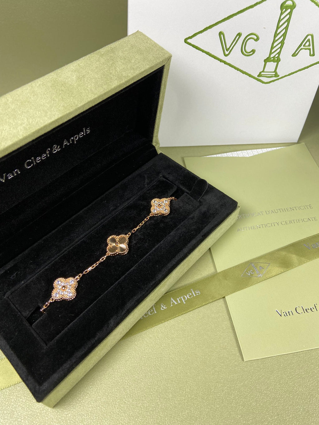 5XVA181K  Popular bracelets  5 flowers normal size1.5cm flower