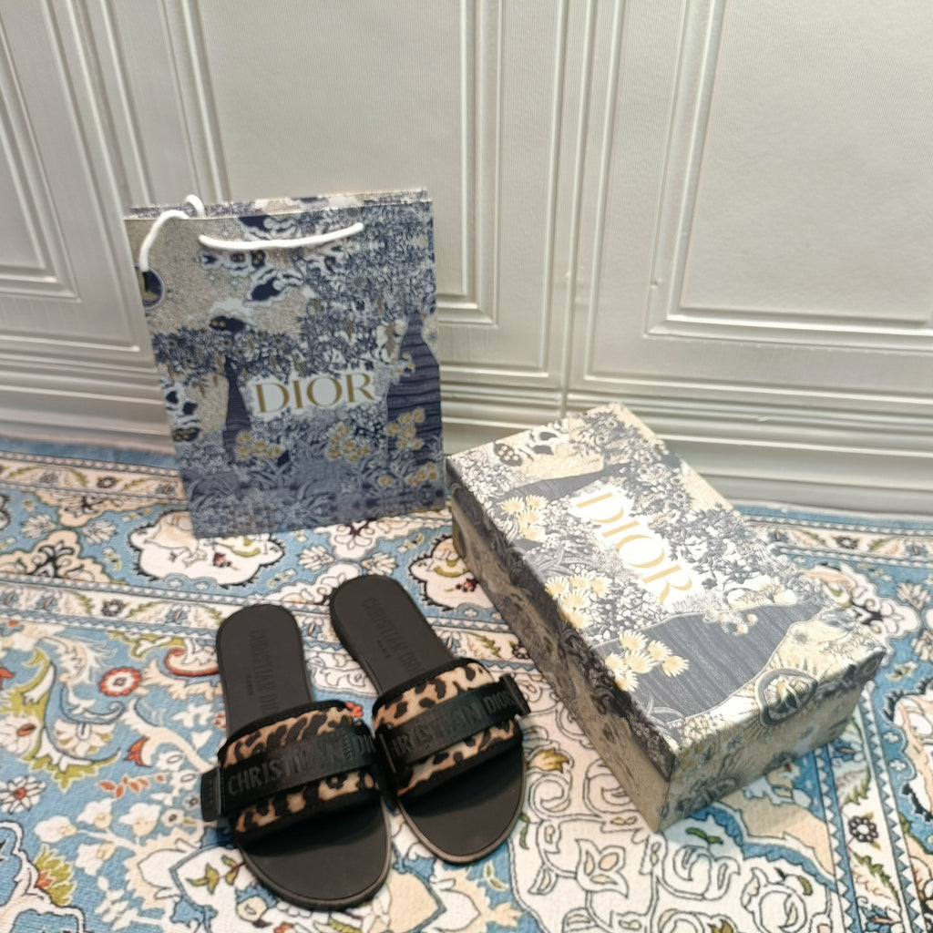14D20Z Popular Slippers