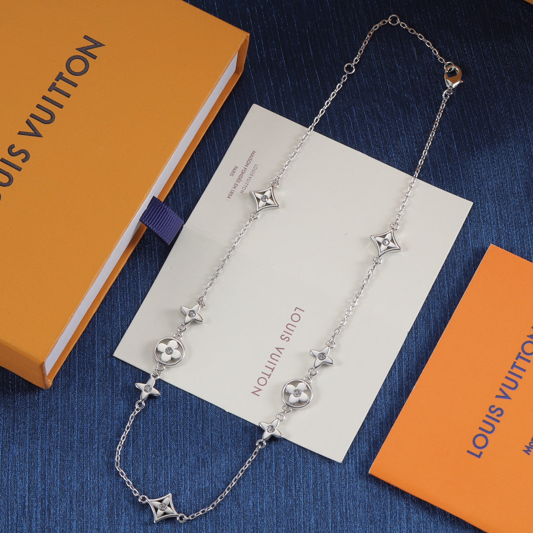 175RE31X Popular    Necklaces .