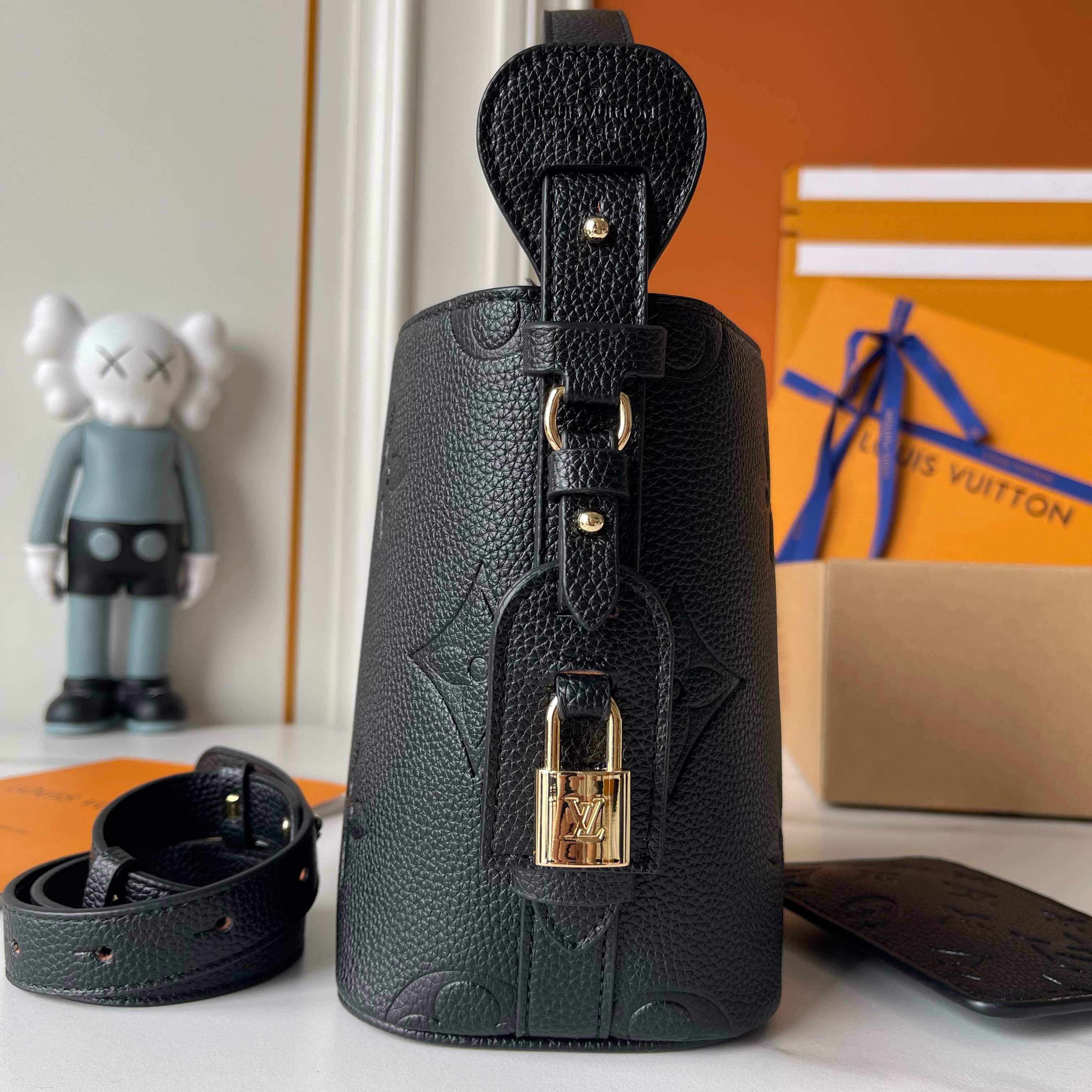 155NE78B Popular   leather bag
