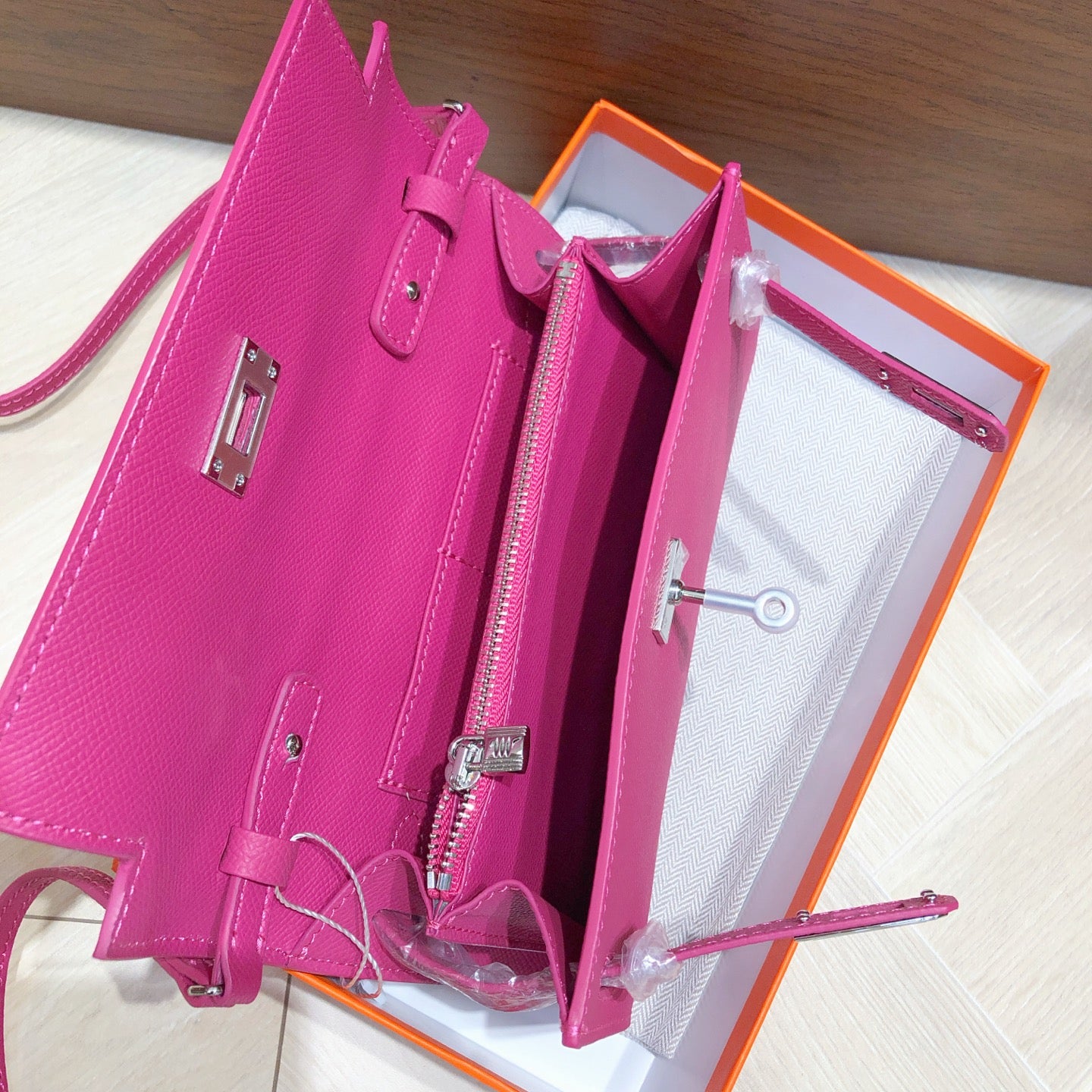 B1X66H10 Popular high-quality leather bag