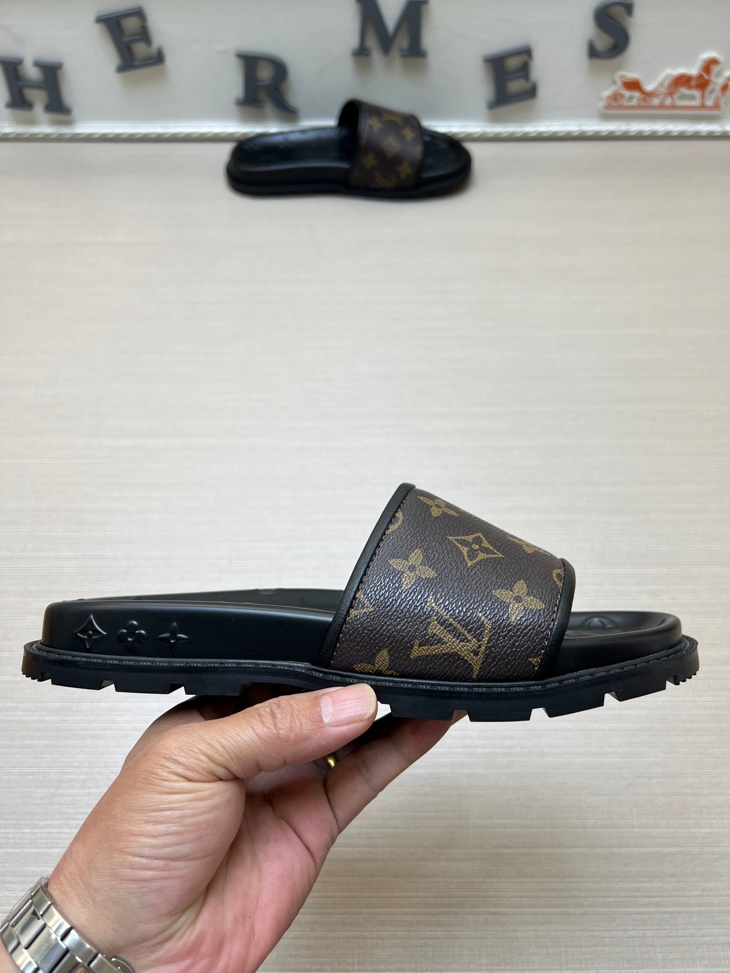 535ZE304Z Popular Slippers