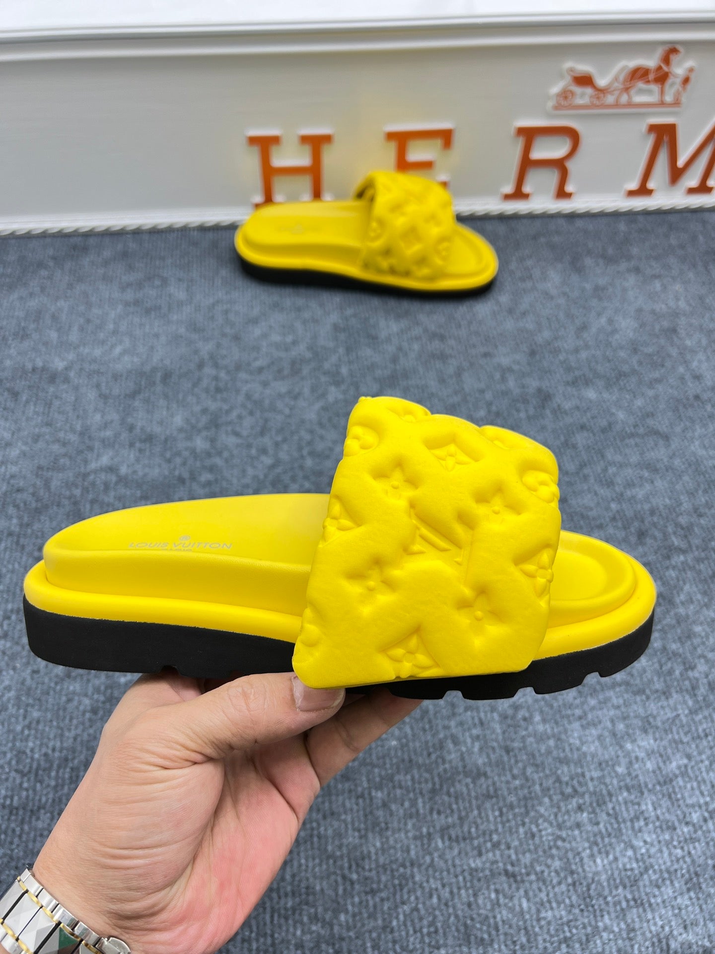 5YE115Z Popular Slippers