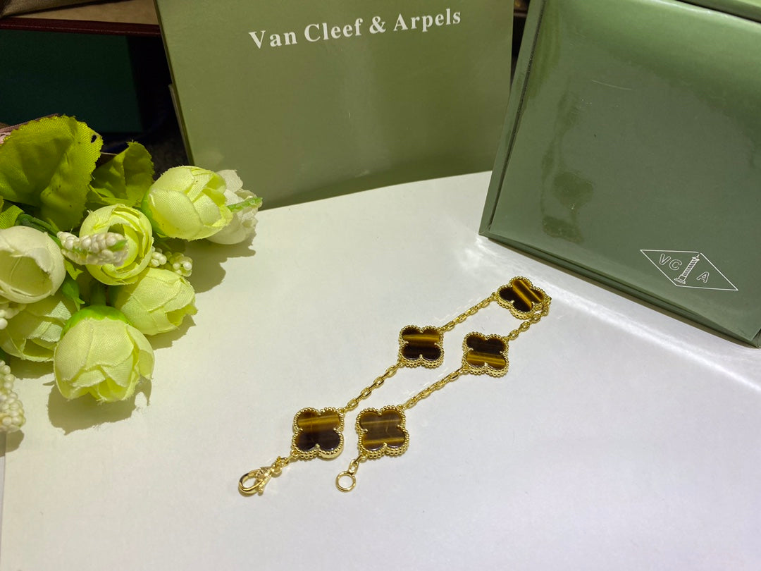 5XVA180K  Popular bracelets 5 flowers normal size1.5cm flower