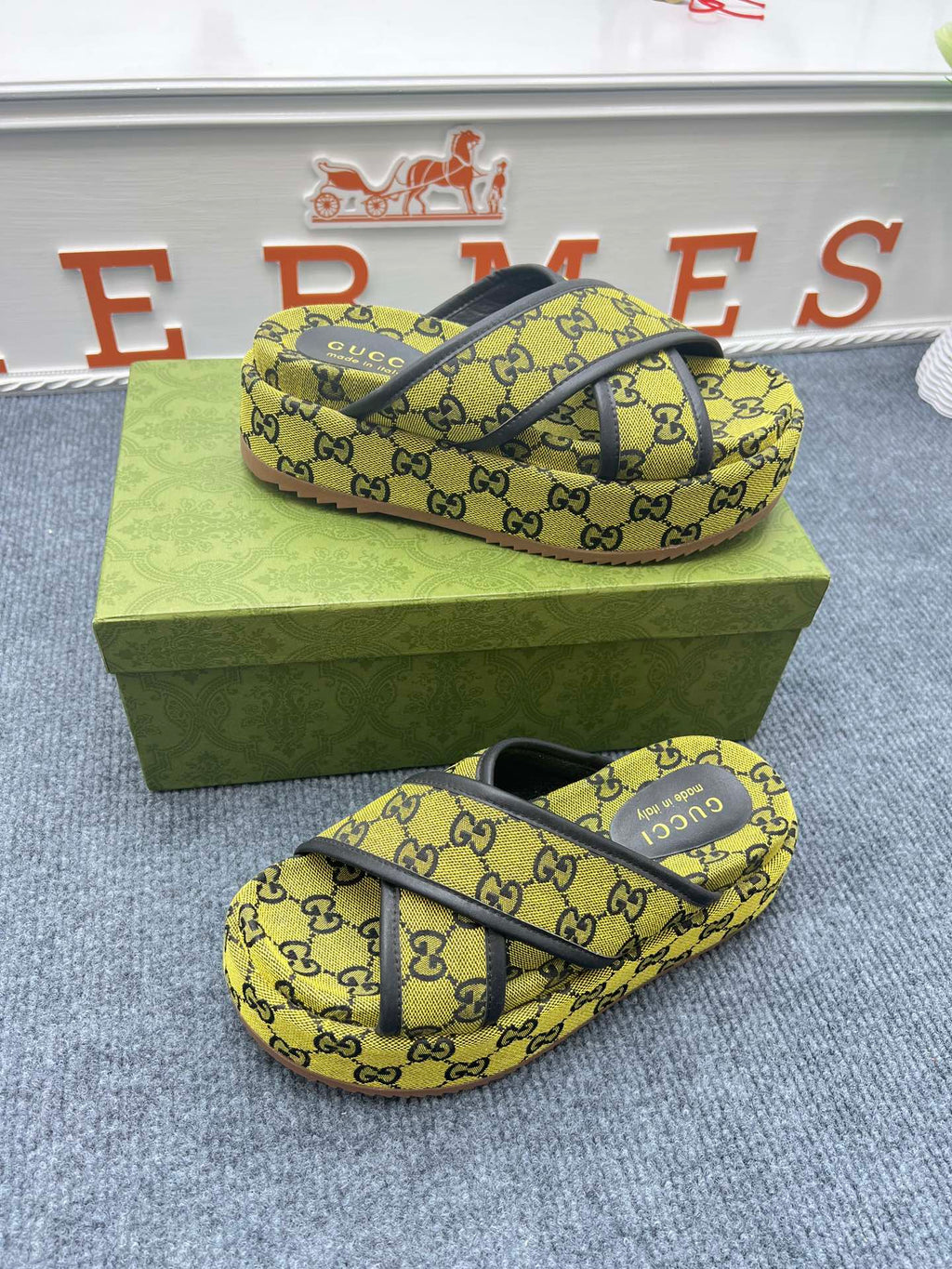 5YB69Z Popular Slippers
