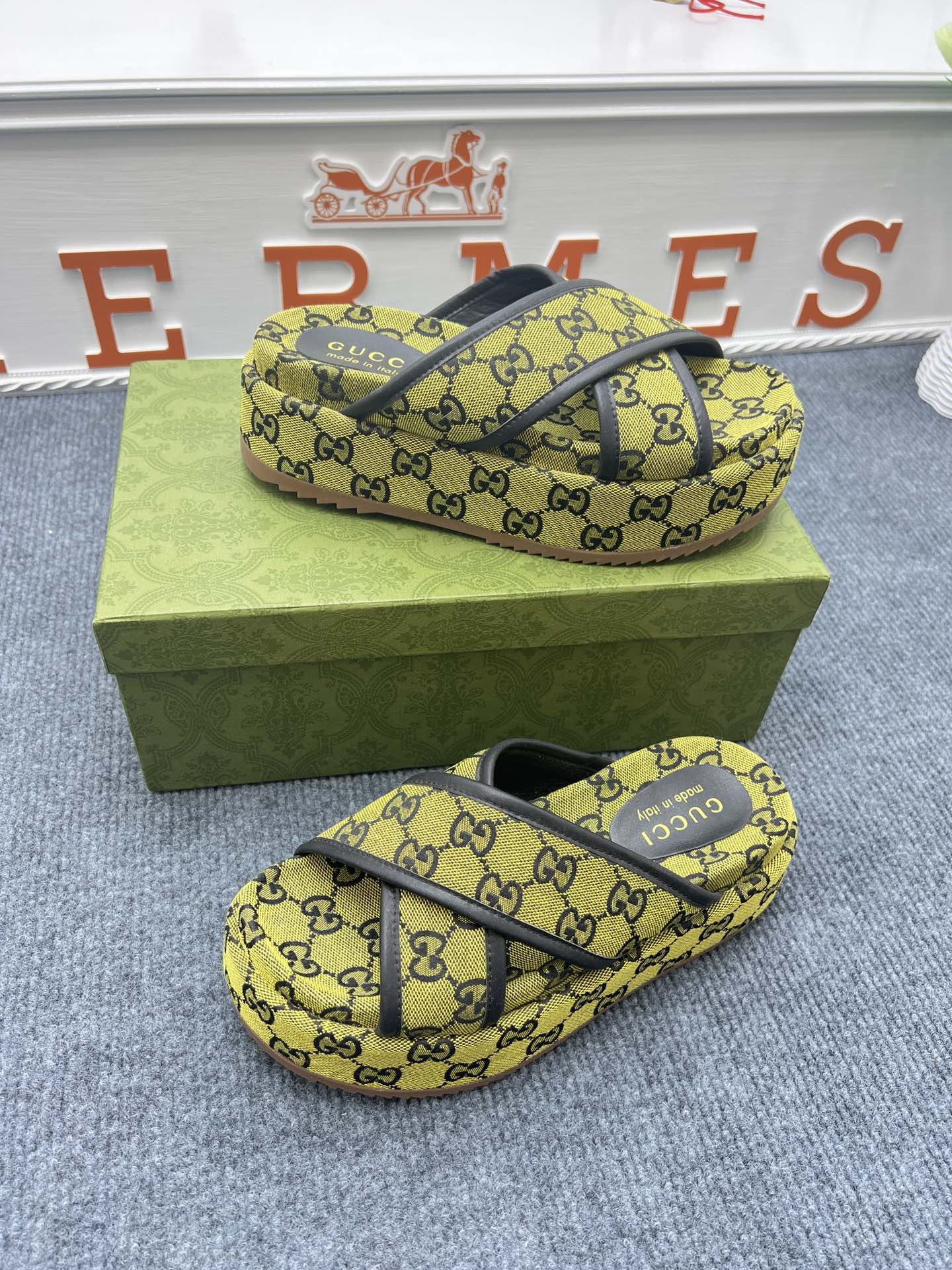 5YB69Z Popular Slippers