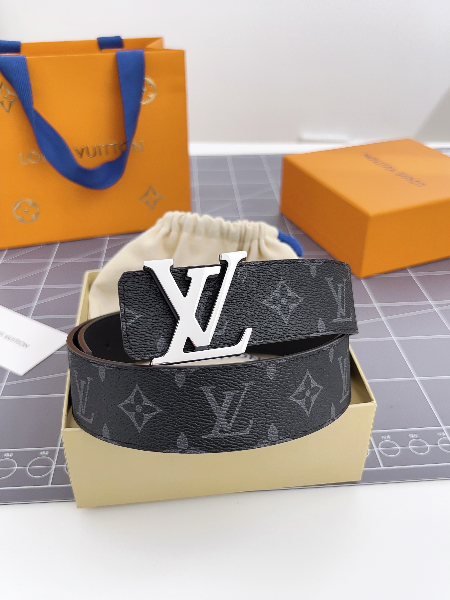 165XE1P Popular  high-quality  leather belt