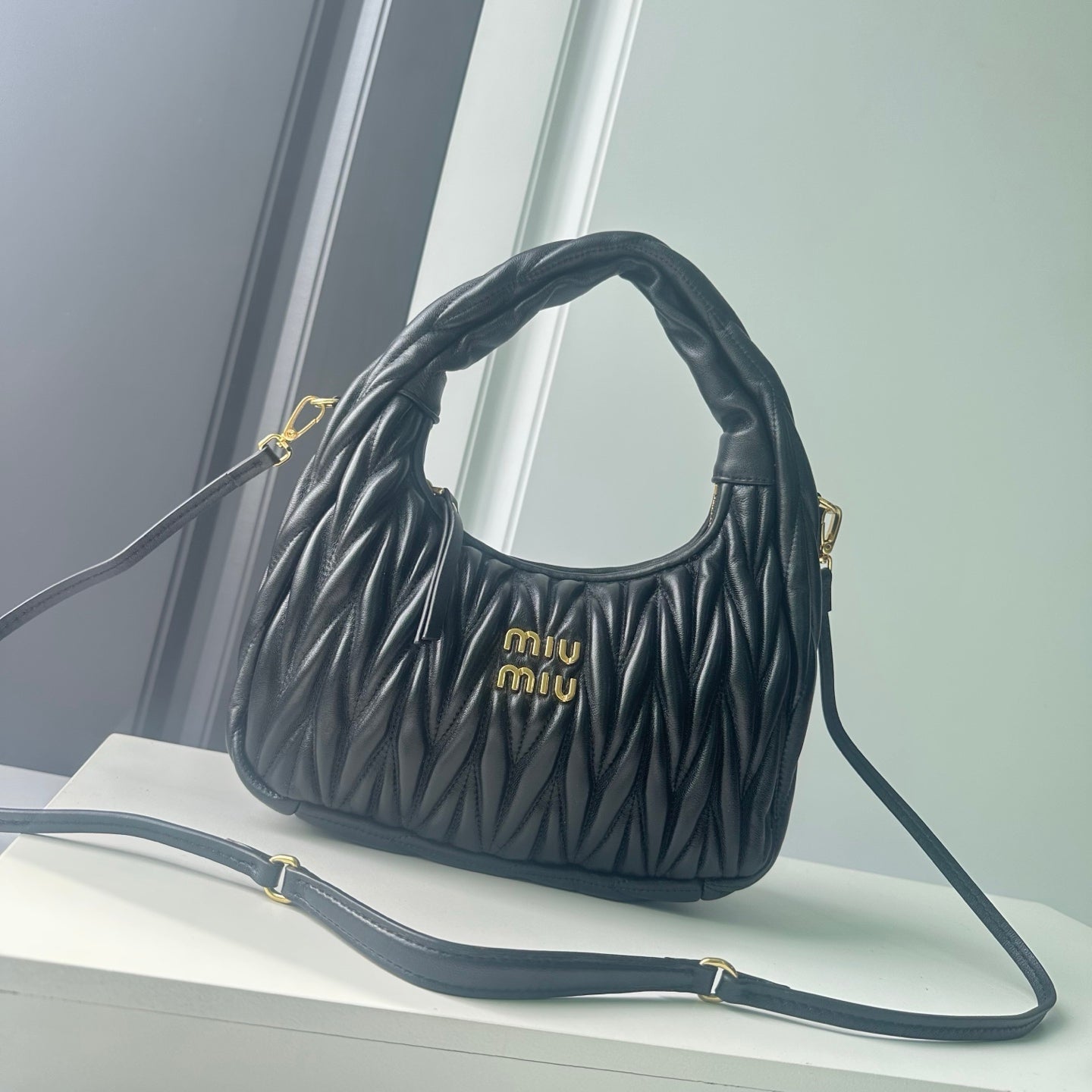 146PA121B Popular leather bag（29x24x10cm）
