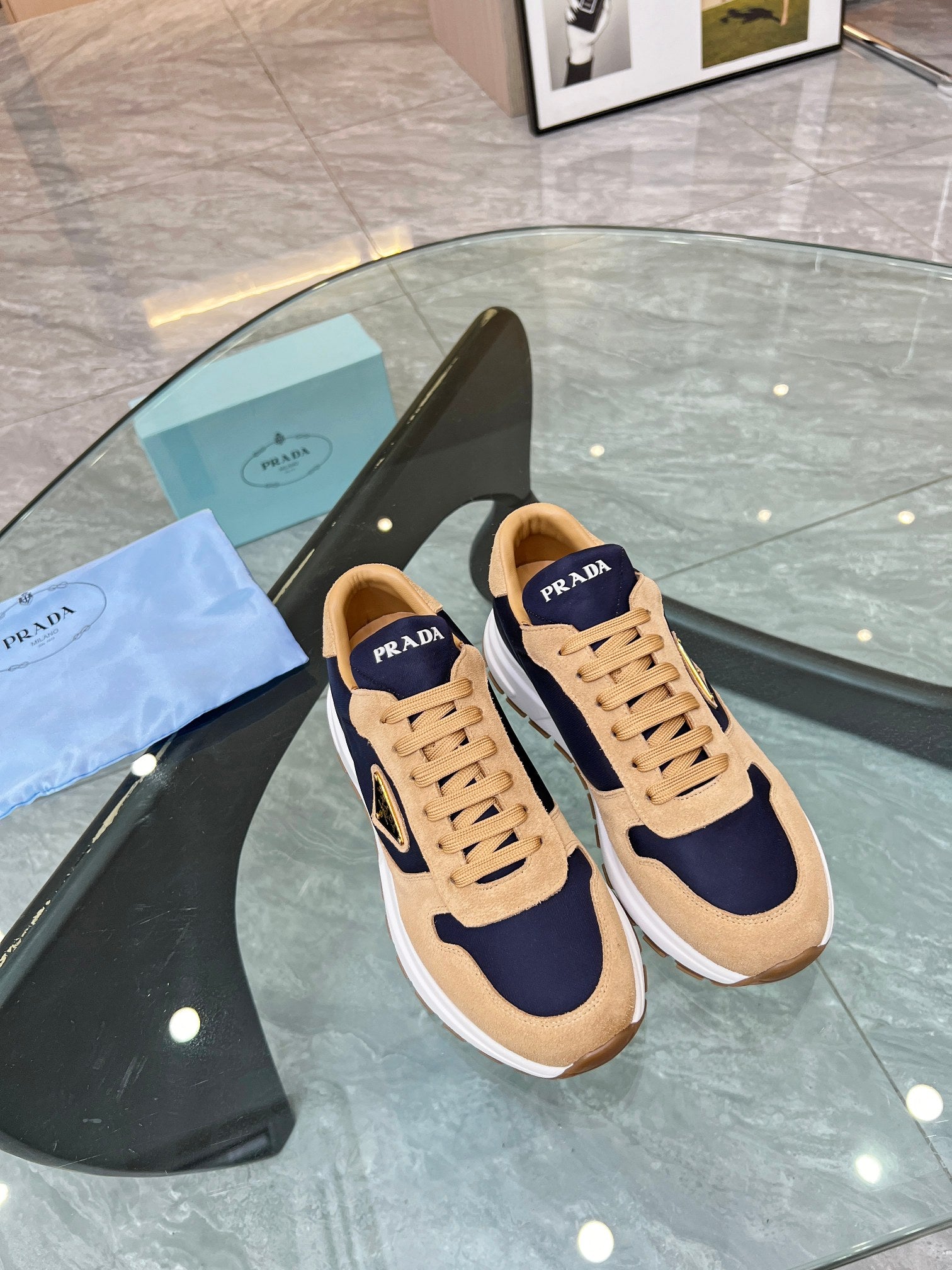 2LPD5X  Popular high-quality shoes