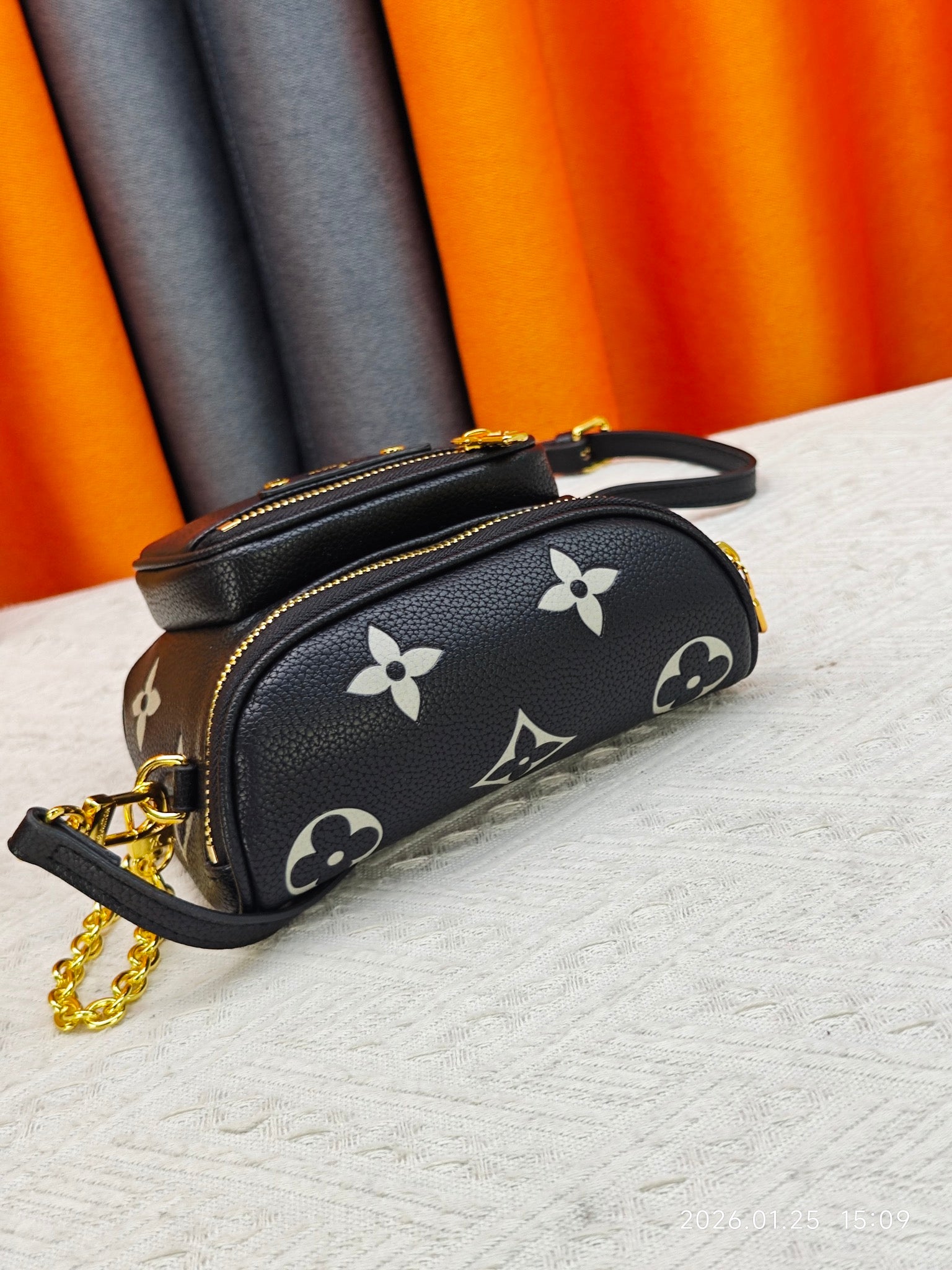 146PE76B Popular leather bag