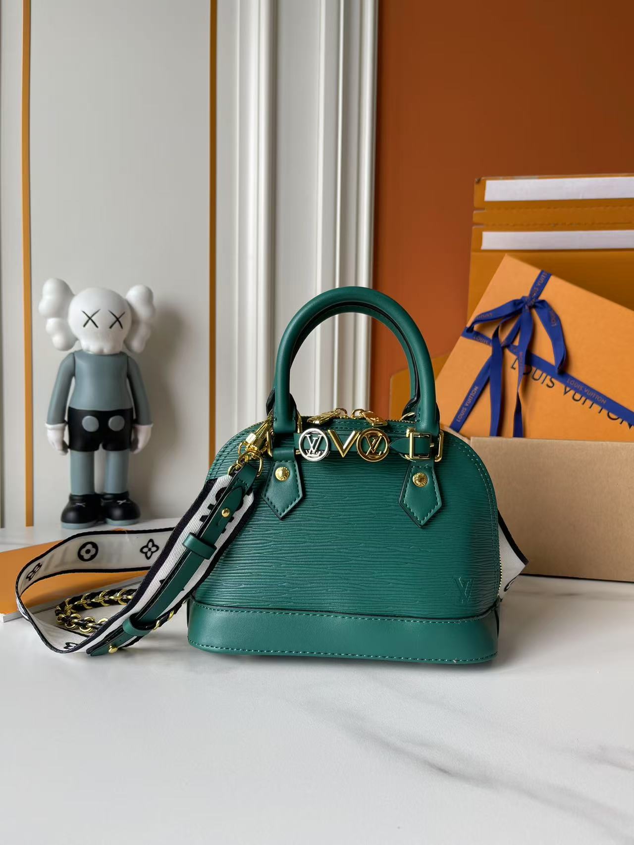146PE95B Popular leather bag