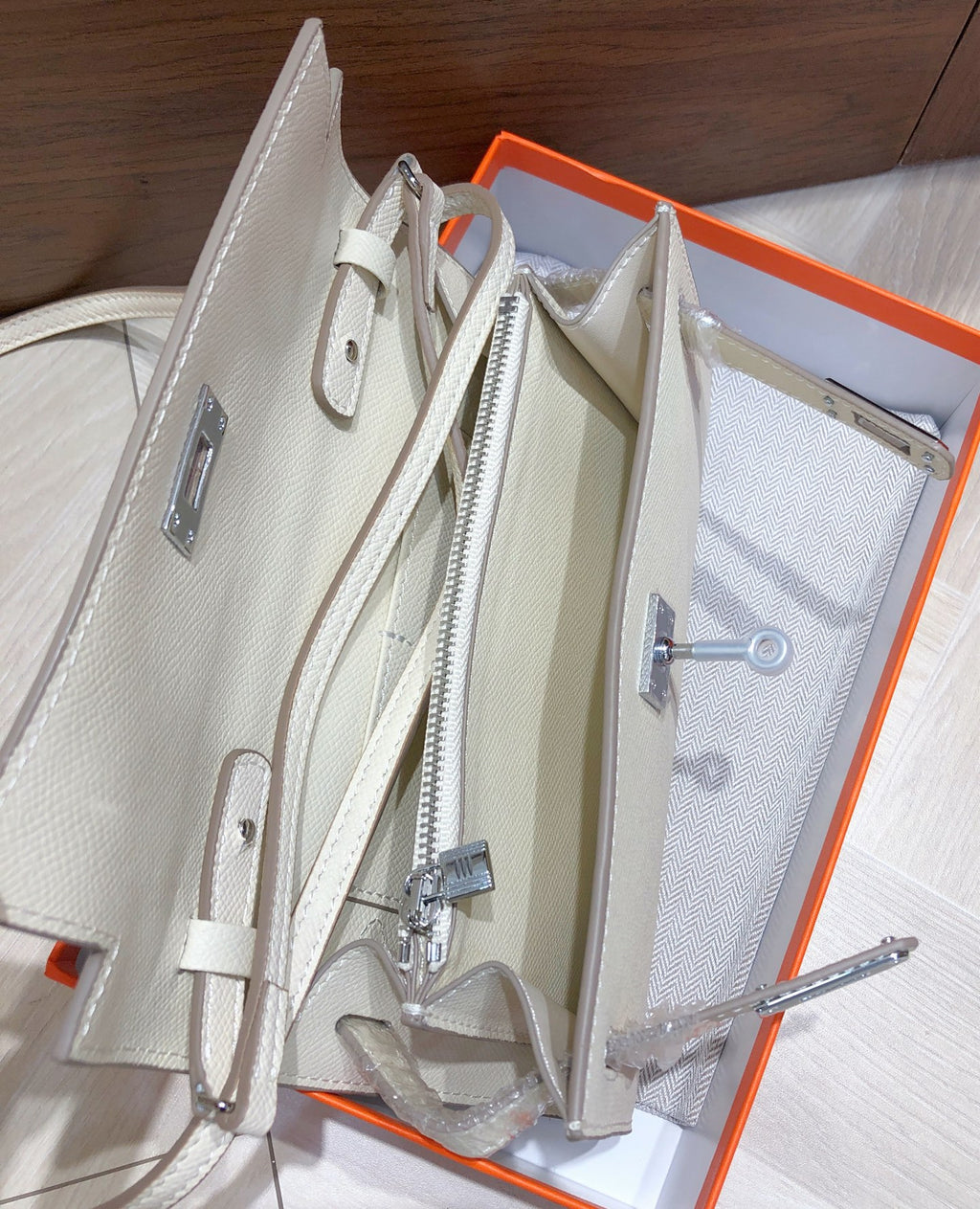 B1X66H10 Popular high-quality leather bag