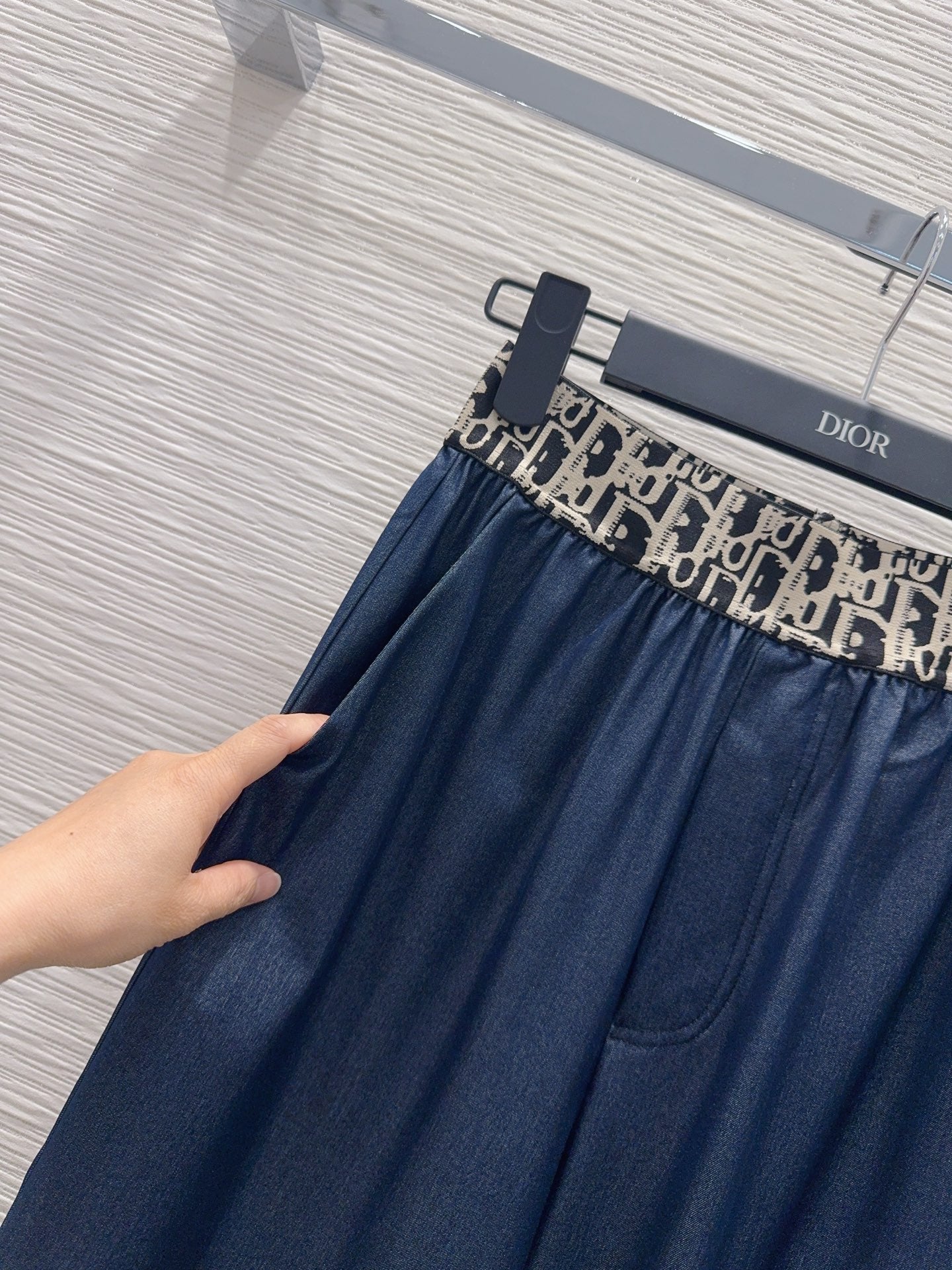 U2X56D14 Popular Pants fashion jeans