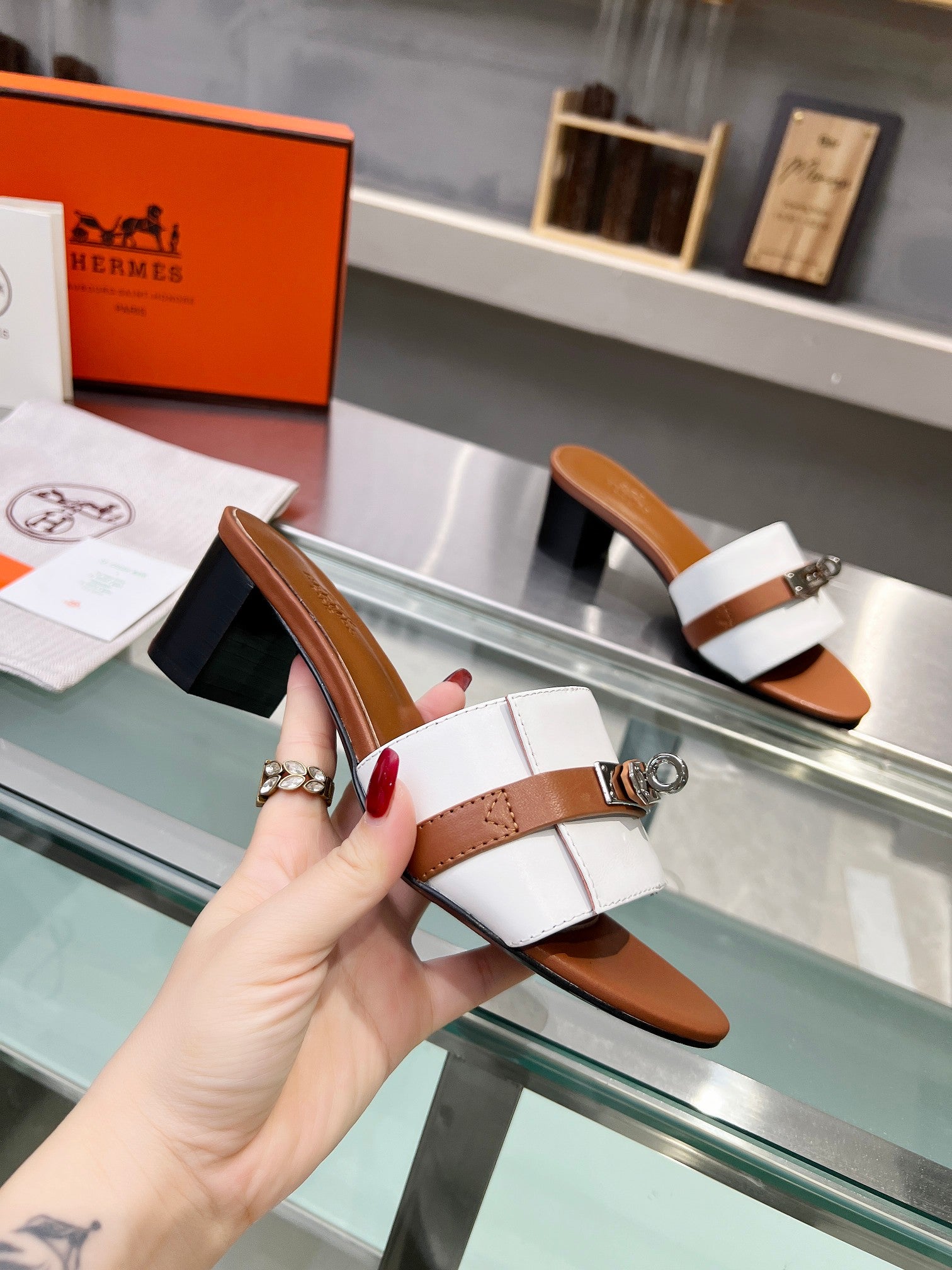 Z2N46H2 Popular high-quality leather Shoes
