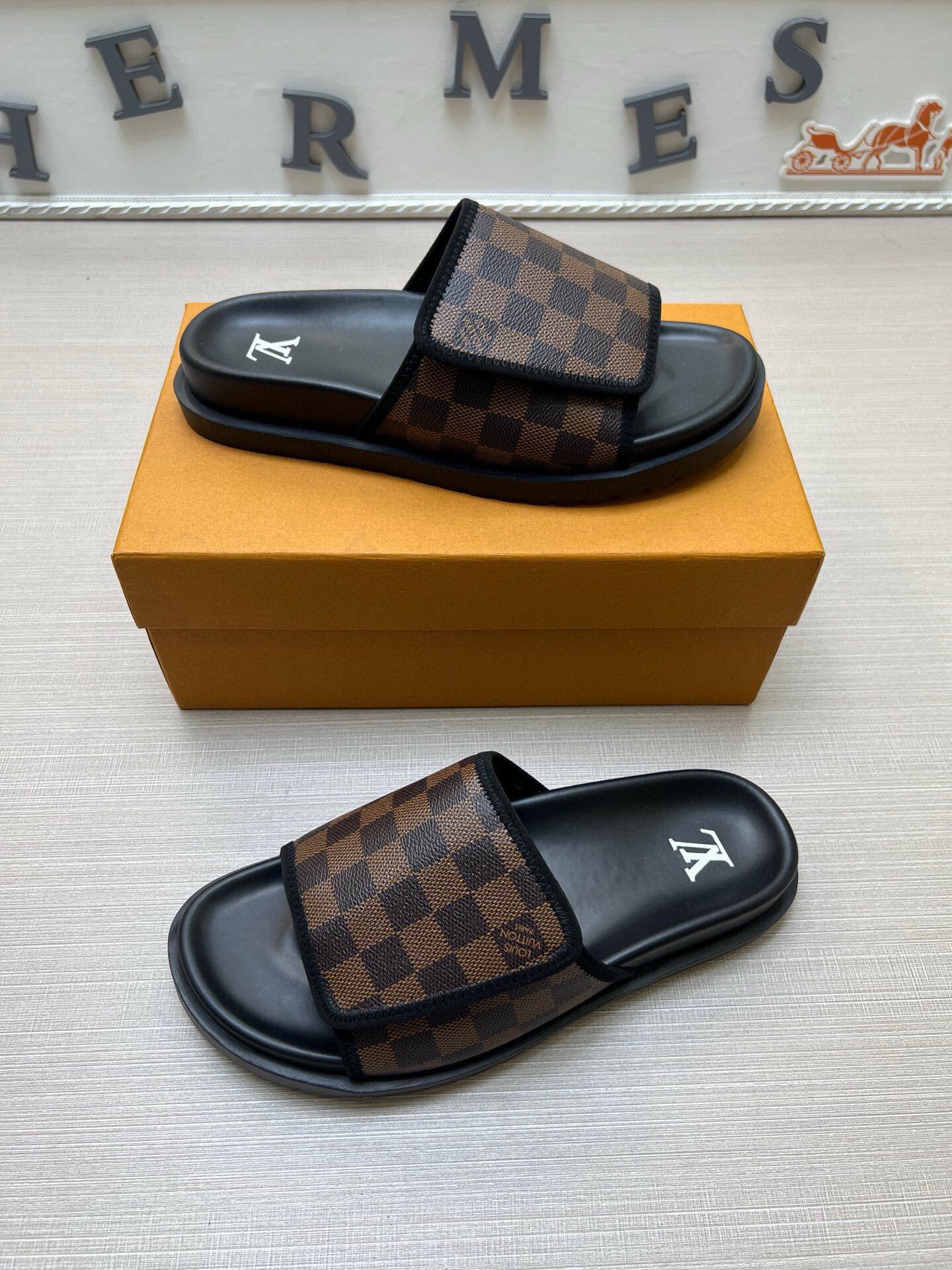 5WE245Z Popular Slippers