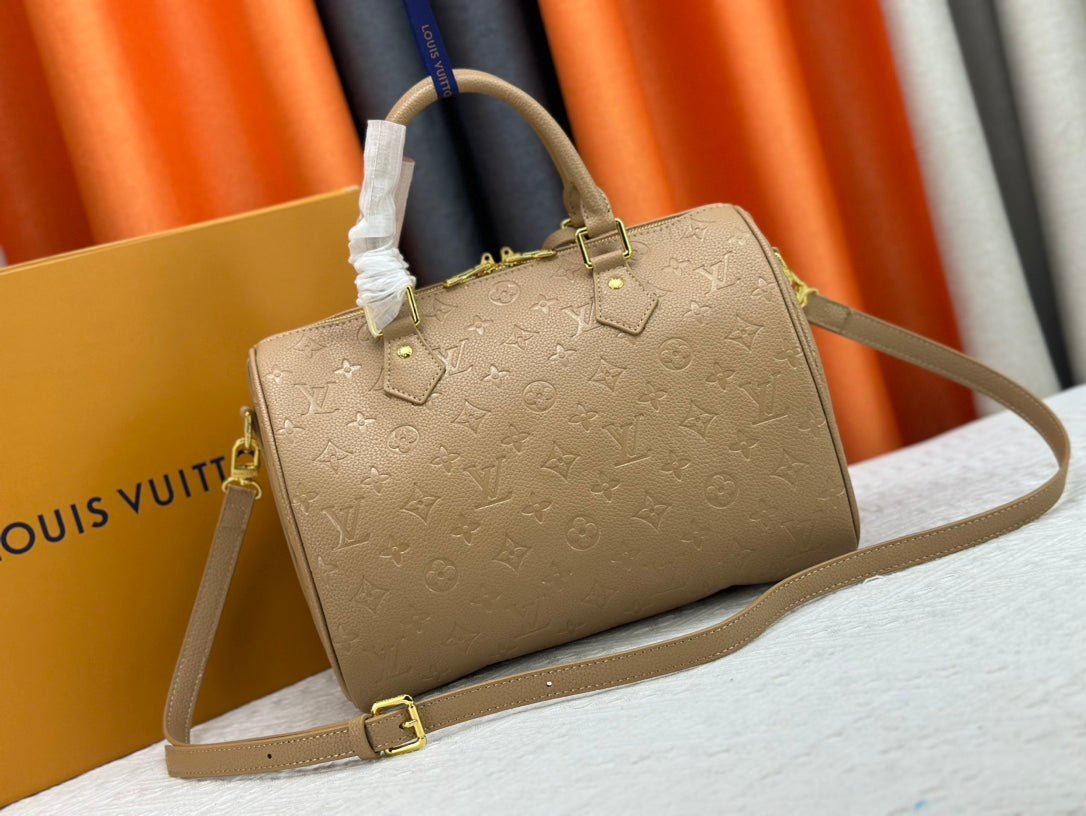 B1X56E29 Popular leather bag