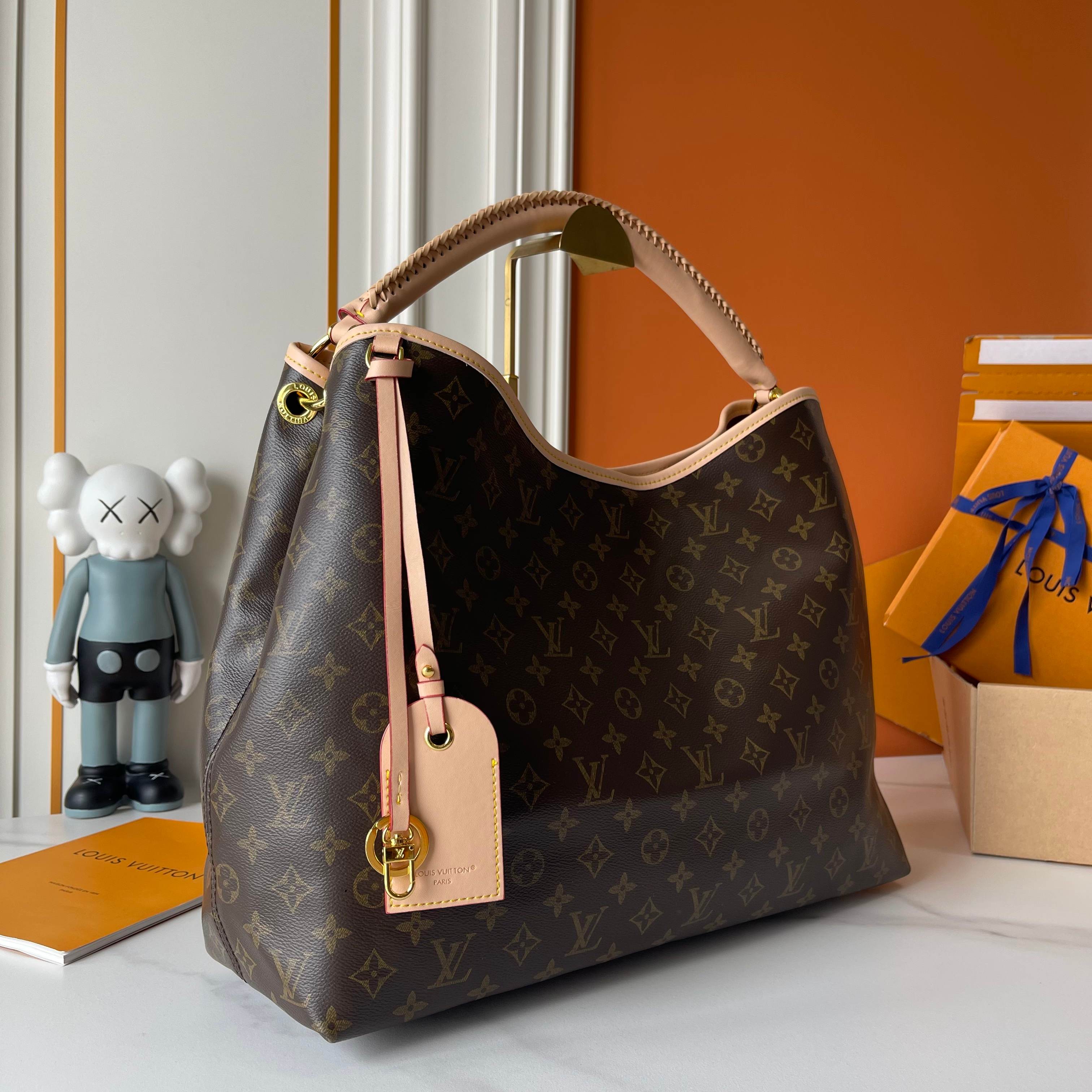 146PE68B Popular leather bag