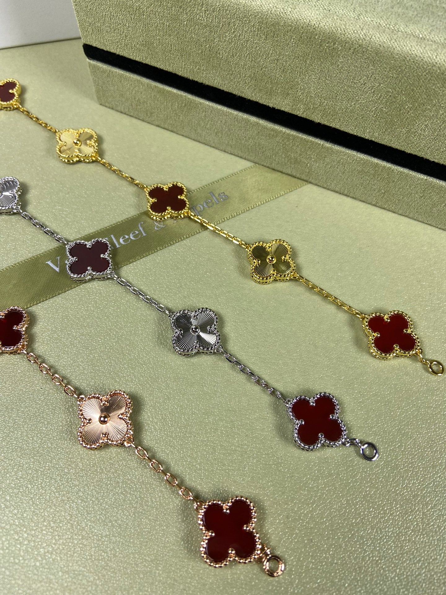 5XVA181K  Popular bracelets  5 flowers normal size1.5cm flower