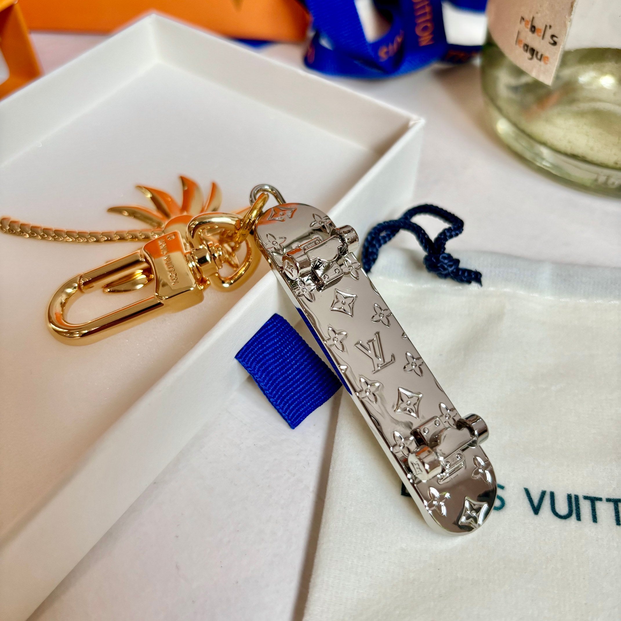 35QE11A Popular bag 's charms accessories