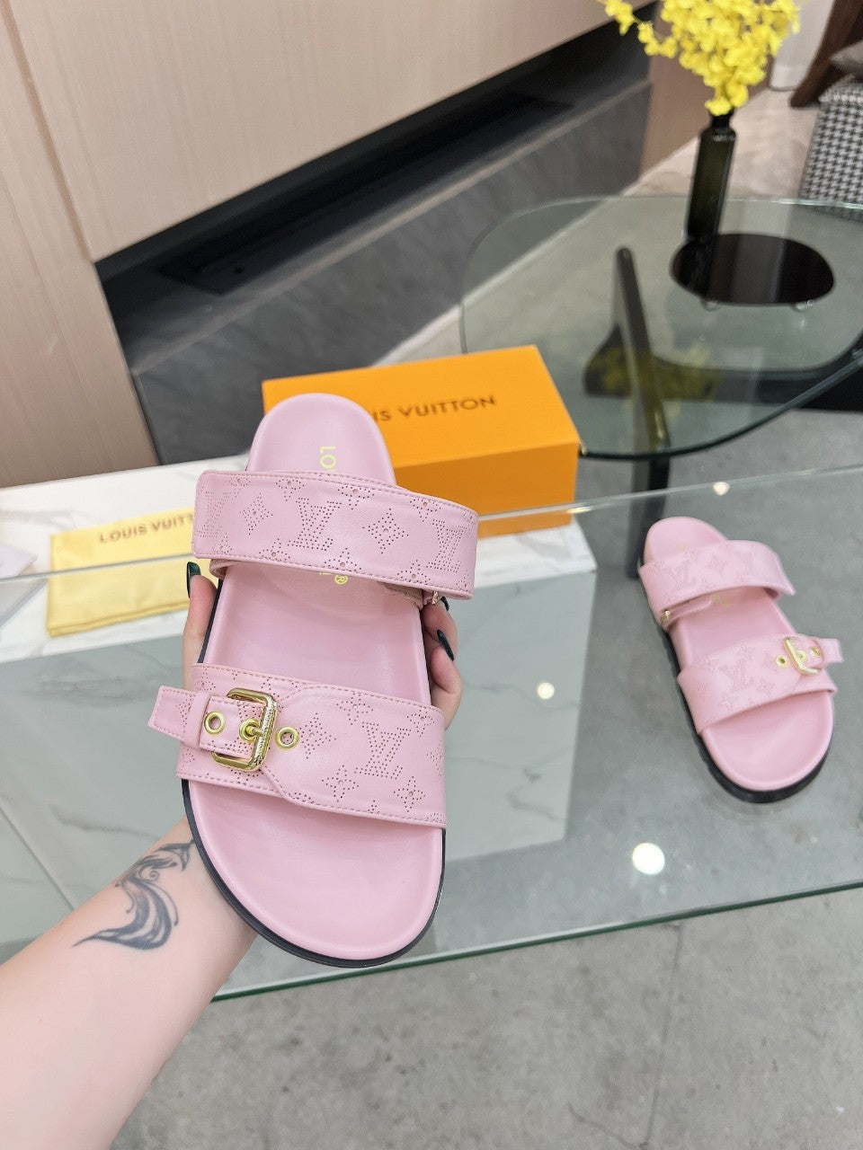 Z2X66B56 Popular high-quality leather slippers