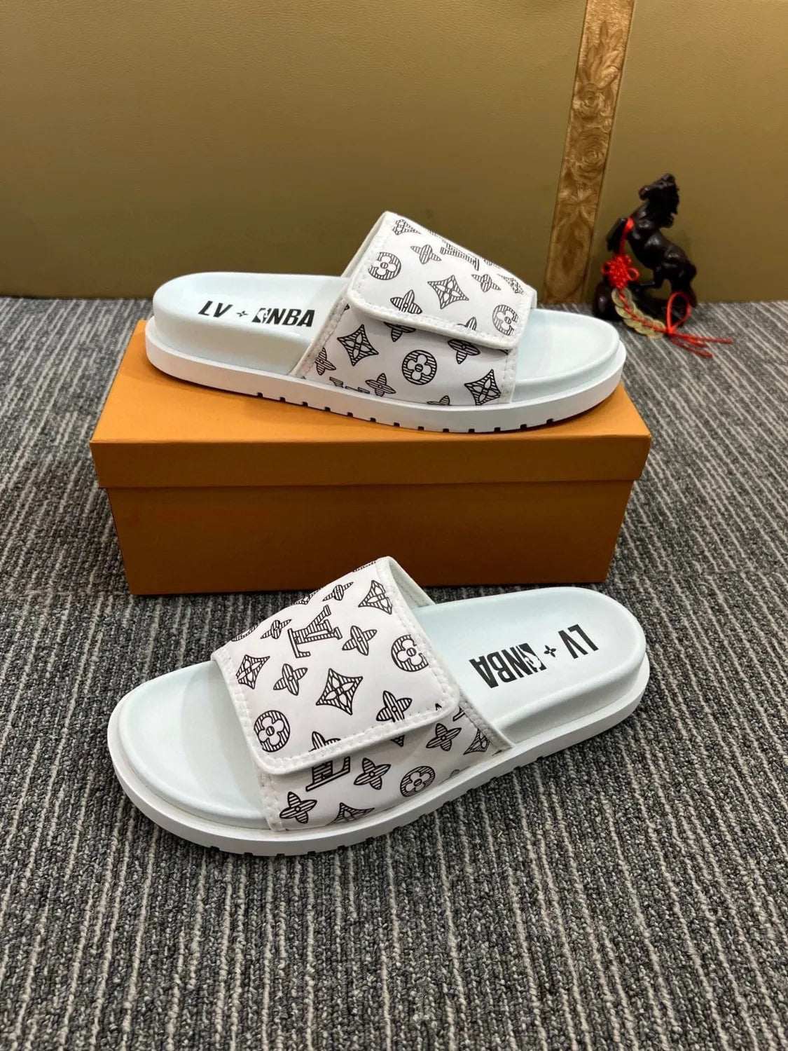 5YE47Z Popular Slippers