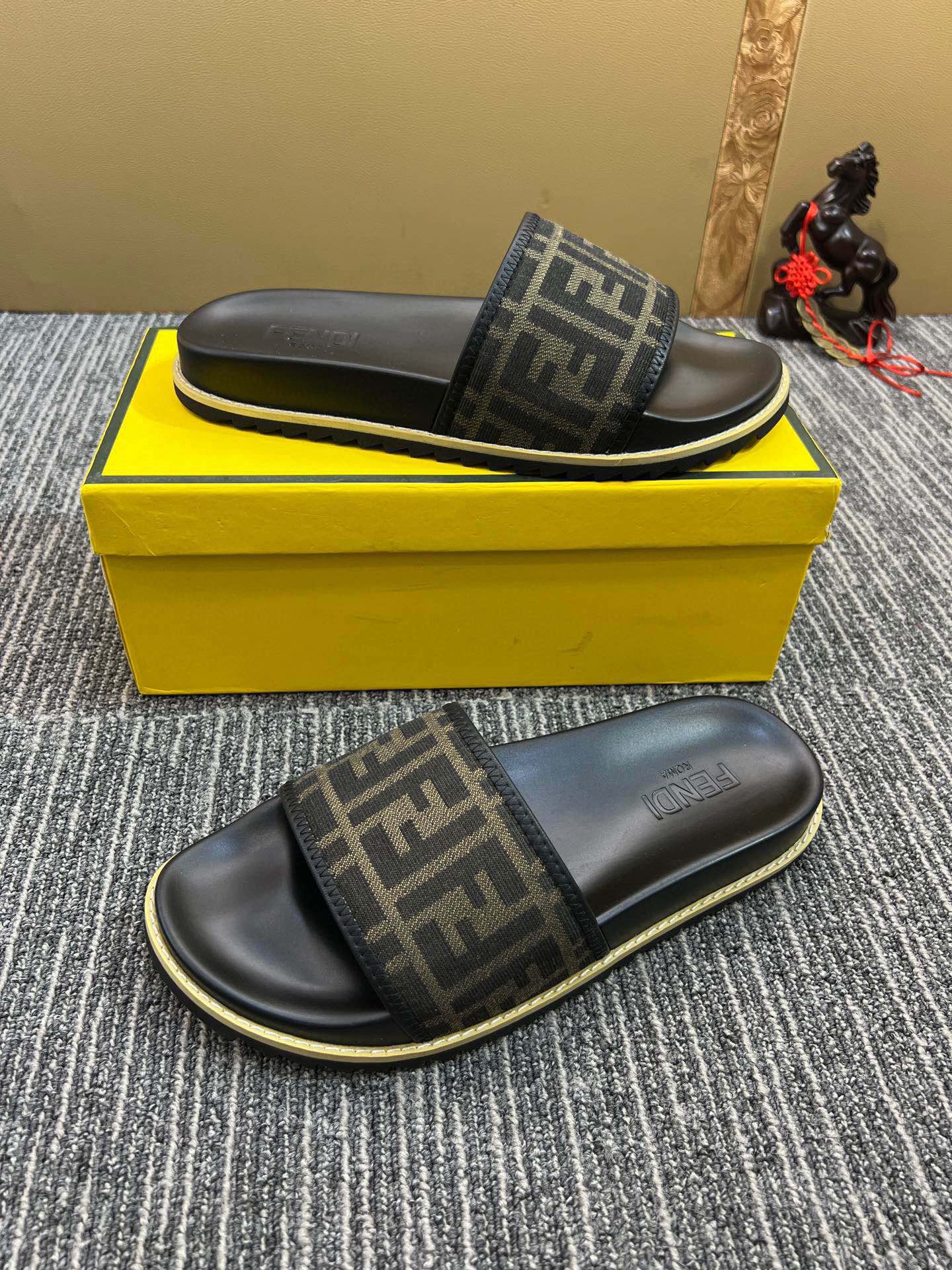 5XF105Z Popular Slippers