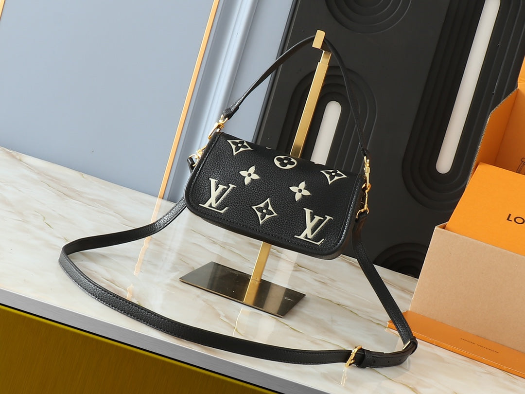 15XE4B Popular leather bag