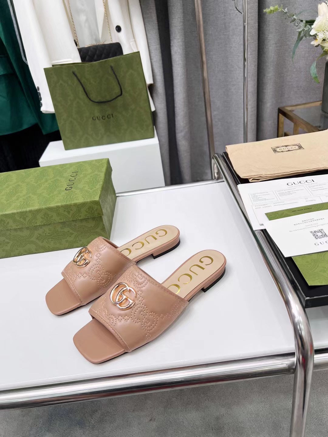 Z2X66B49 Popular high-quality leather slippers