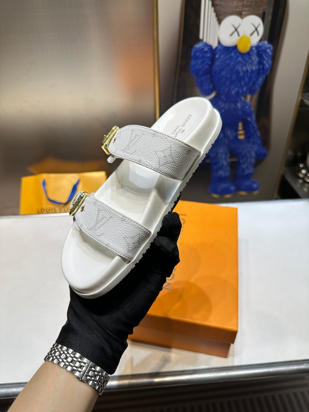 14E10Z Popular sandals