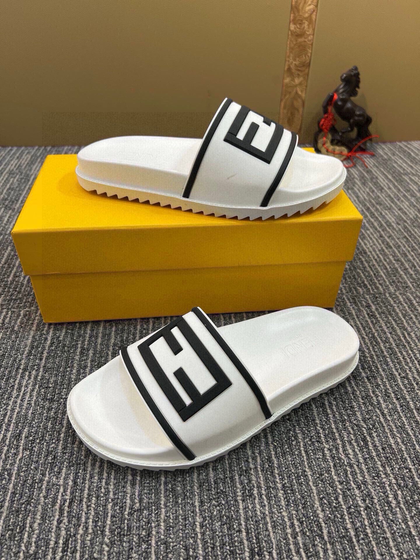 535ZF286Z Popular Slippers