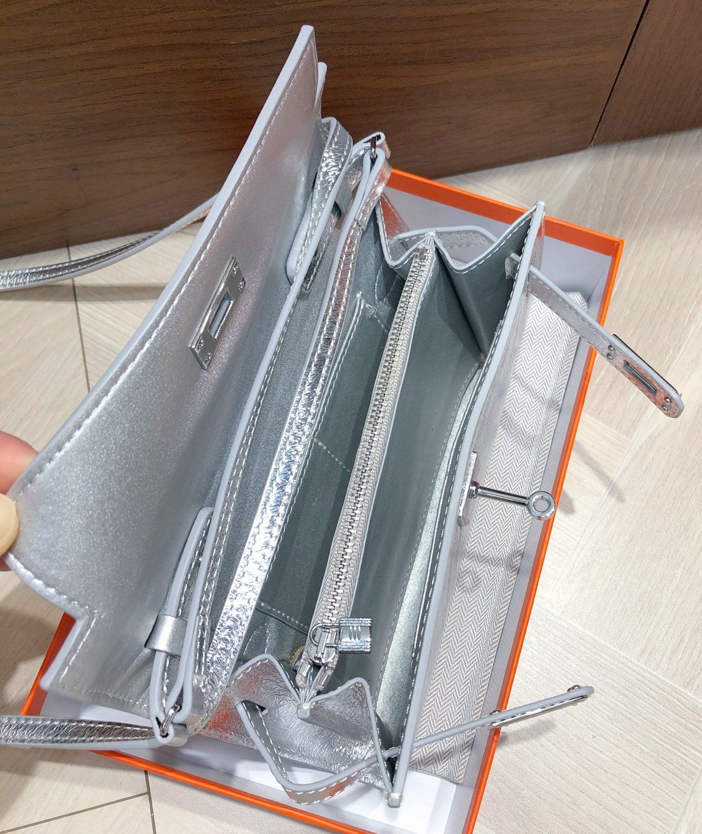 B1X66H10 Popular high-quality leather bag