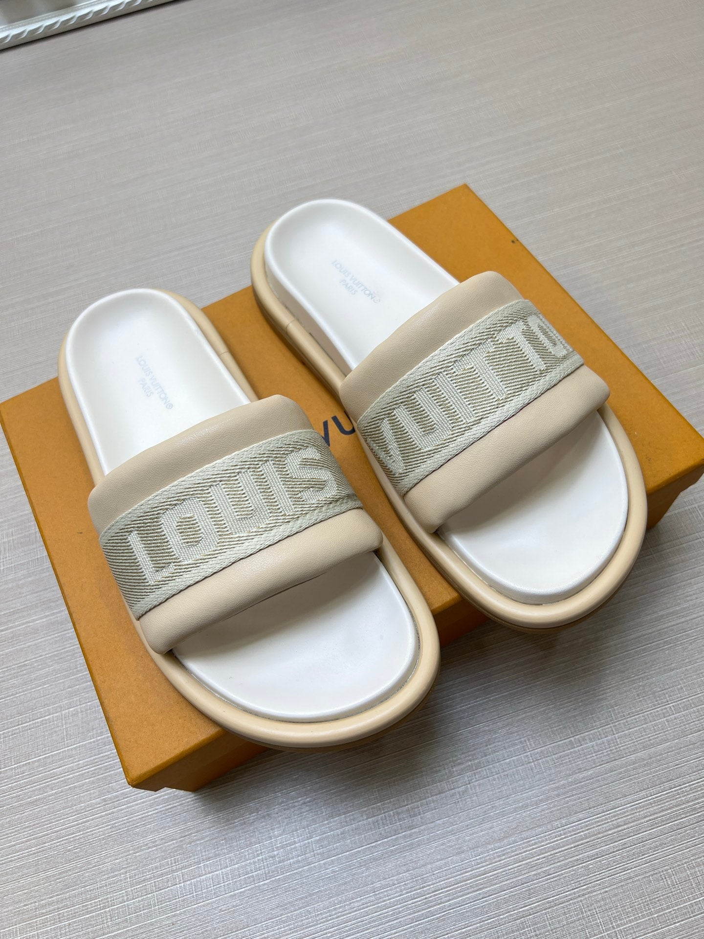 535ZE299Z Popular Slippers