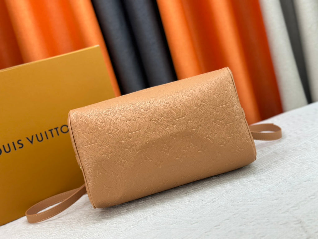 156XE29B Popular leather bag