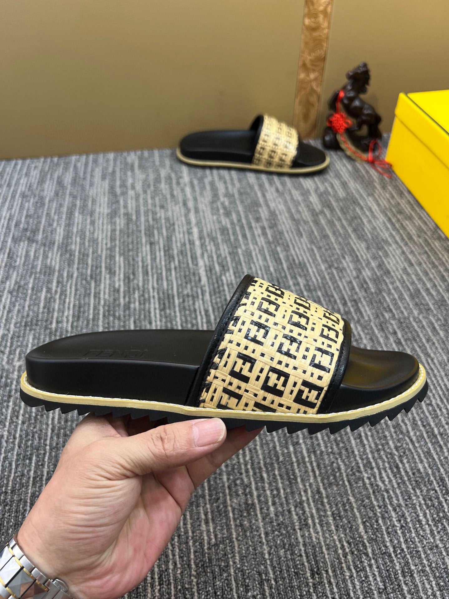 5XF104Z Popular Slippers
