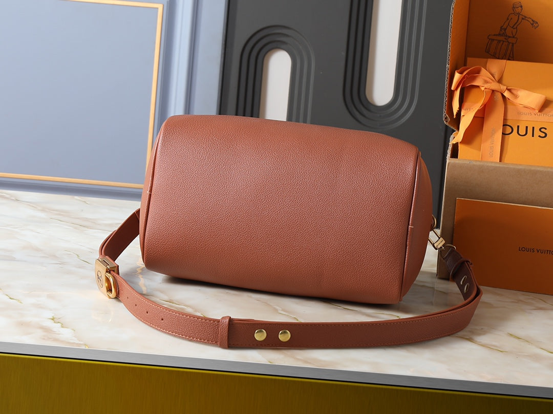 146PE40B Popular leather bag