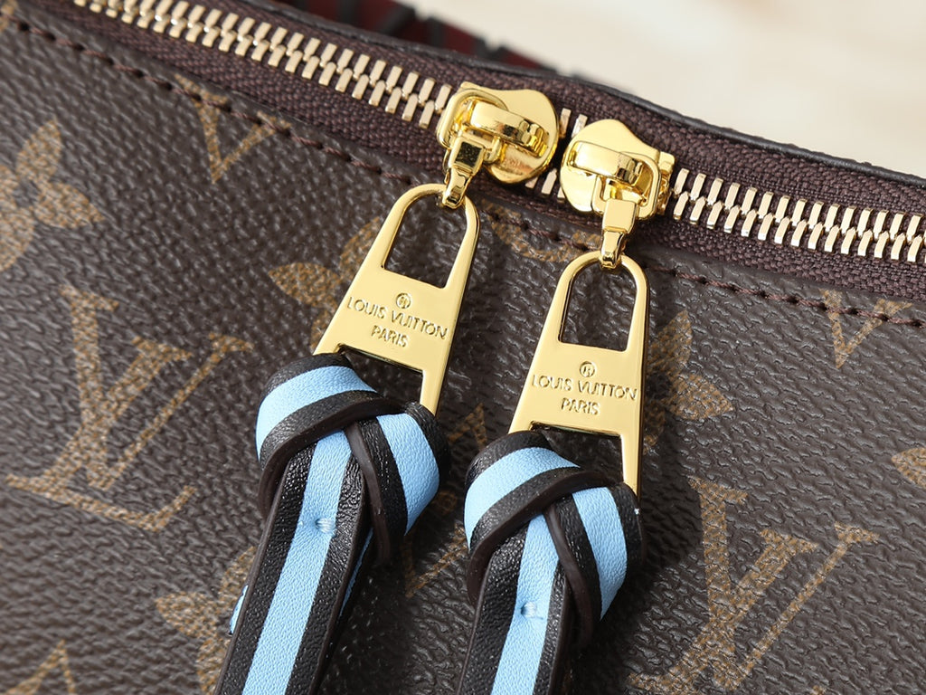 146PE79B Popular leather bag