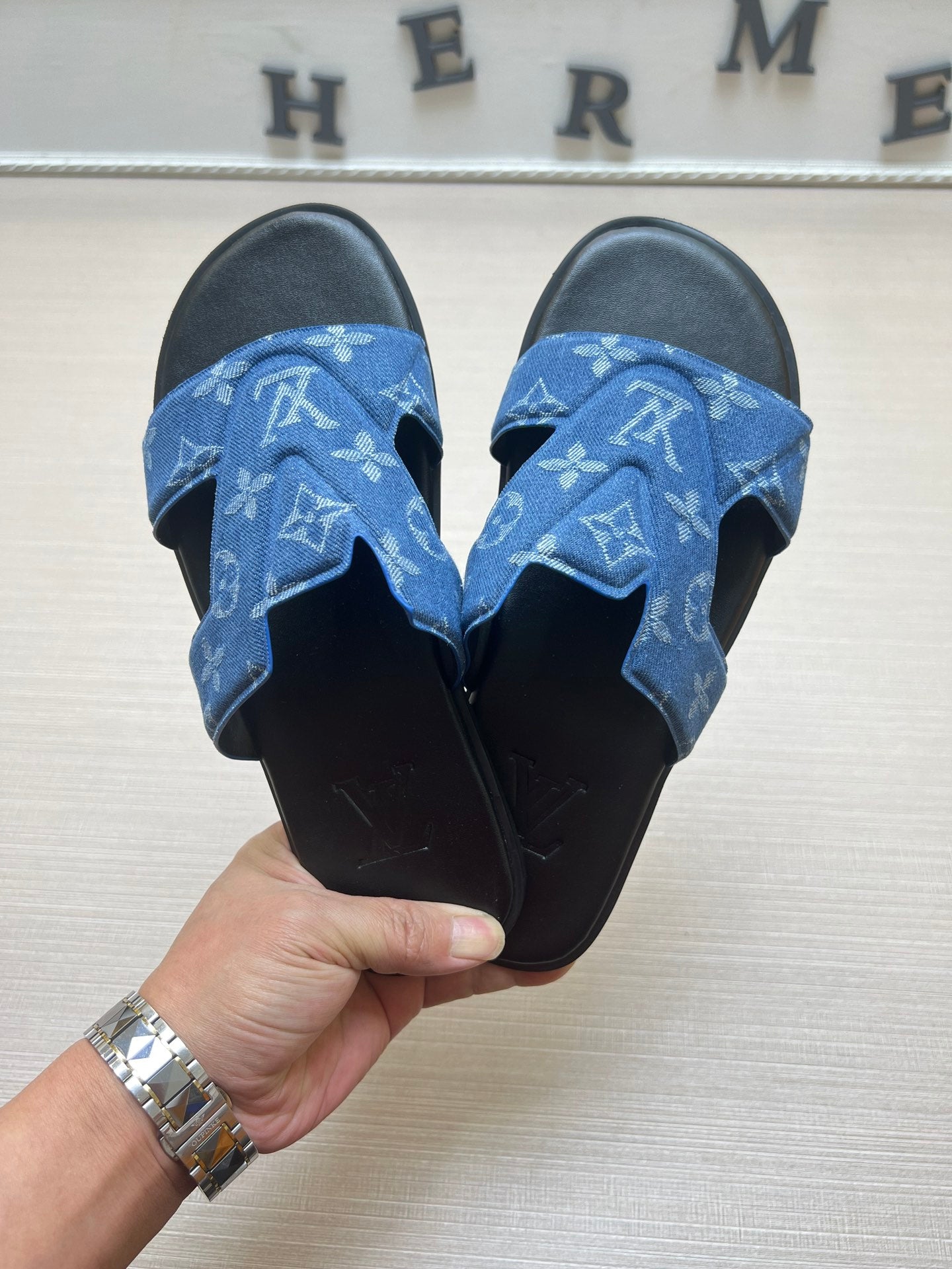 54E32Z Popular slippers