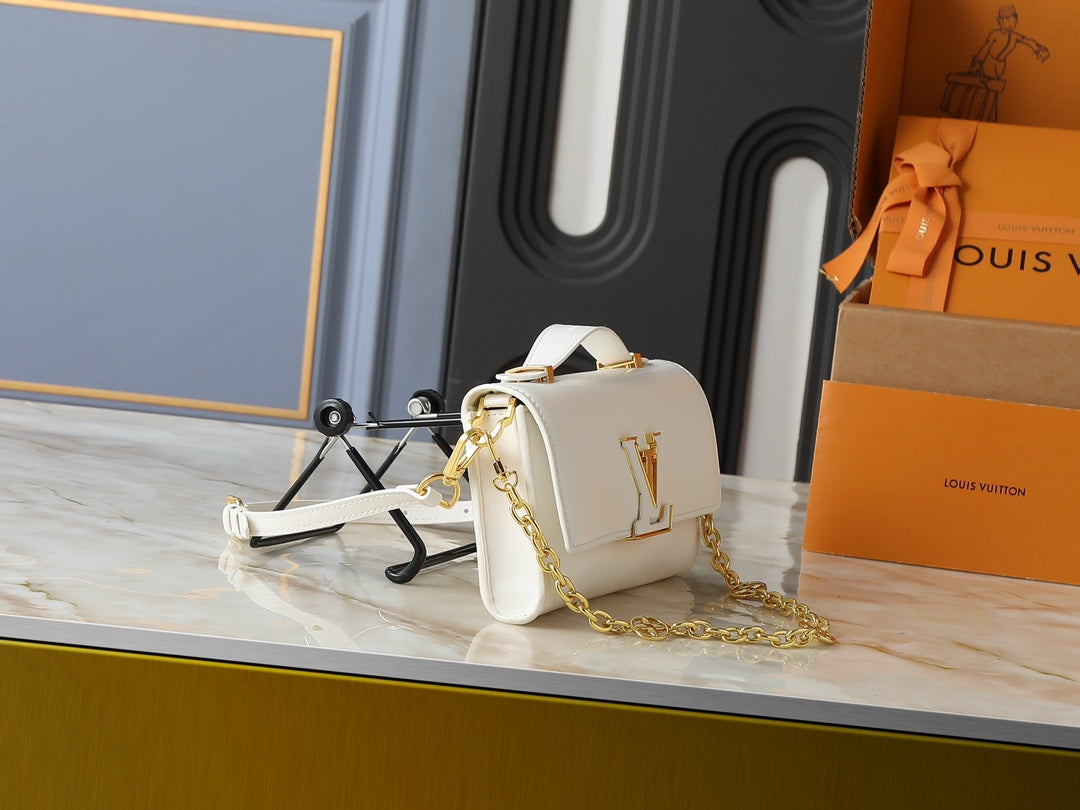 15RE145B Popular leather bag
