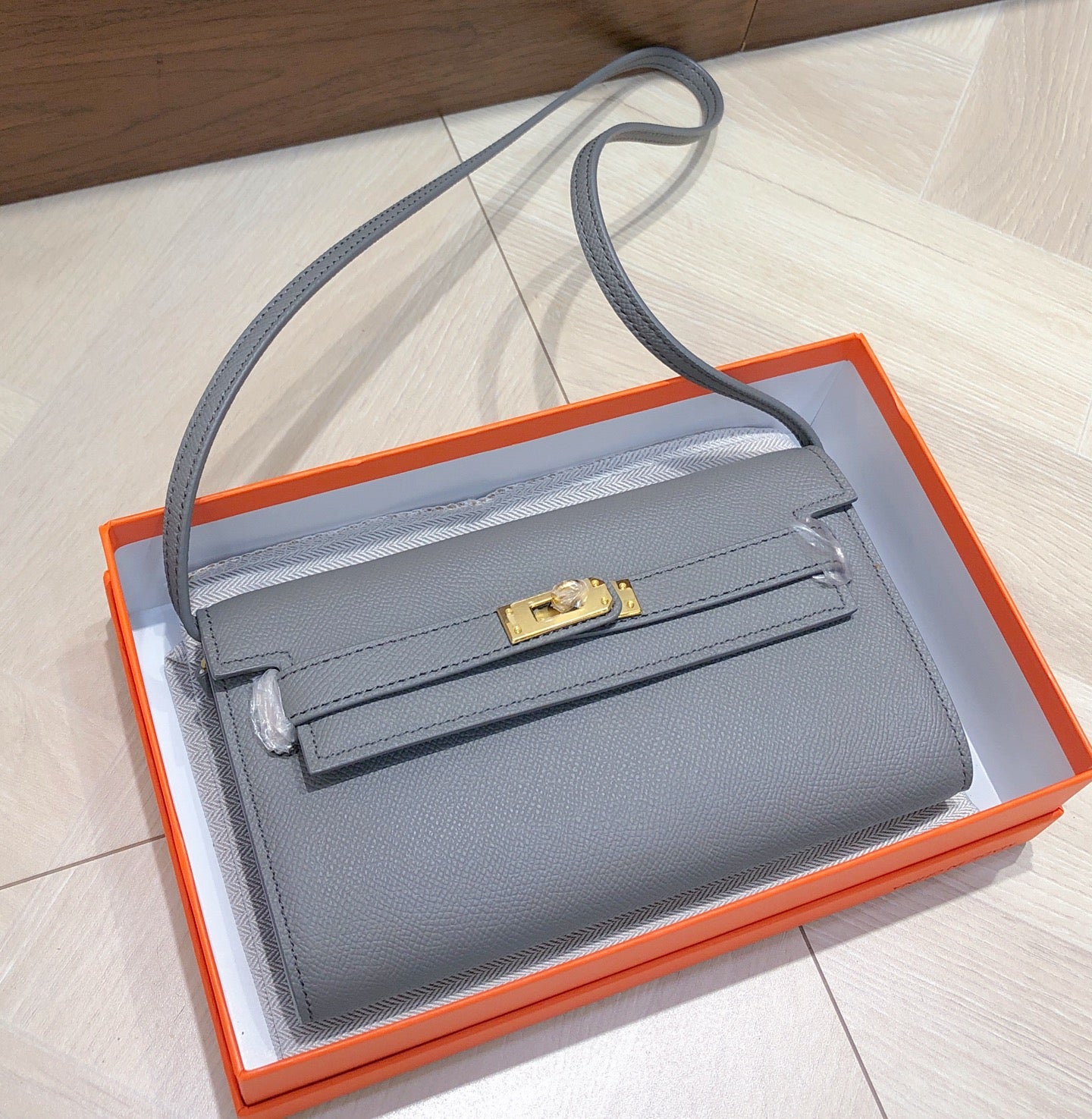 B1X66H11 Popular high-quality leather bag