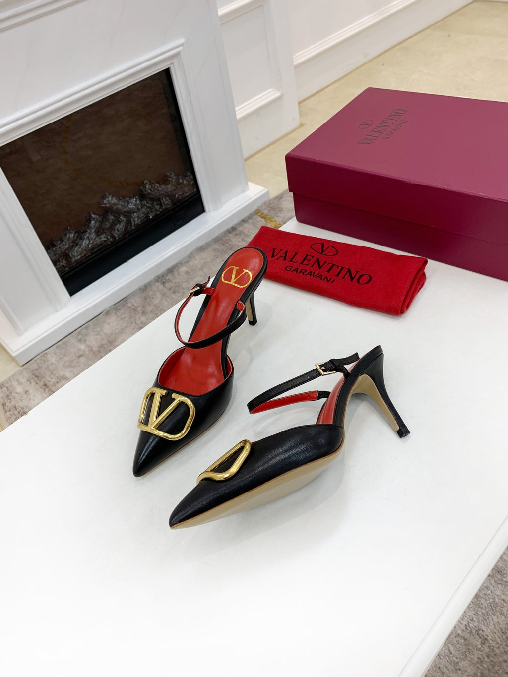 2YVL28Z Popular leather  High heels