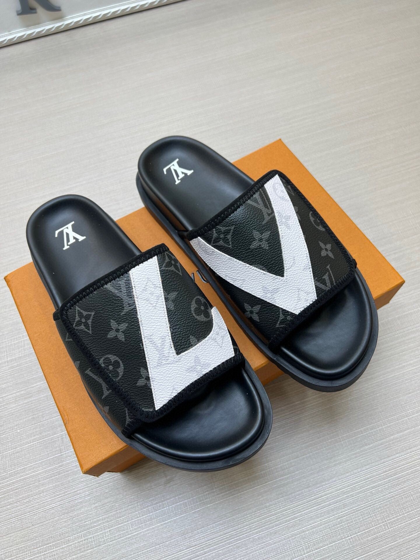 5WE251Z Popular Slippers