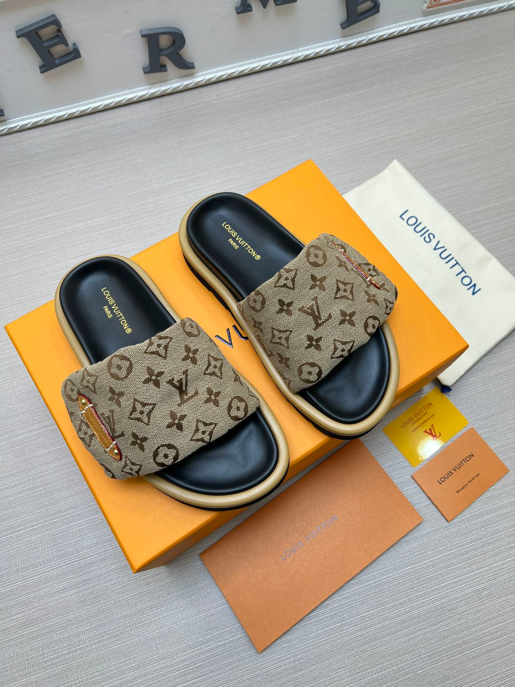 54E100Z Popular slippers Sole thickness 5cm