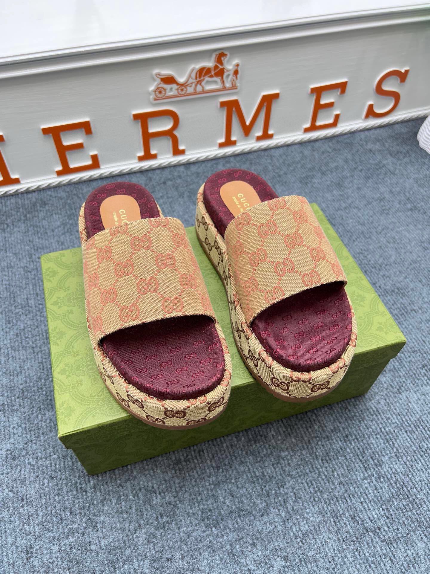 54B122Z Popular slippers  Sole thickness 5.5cm